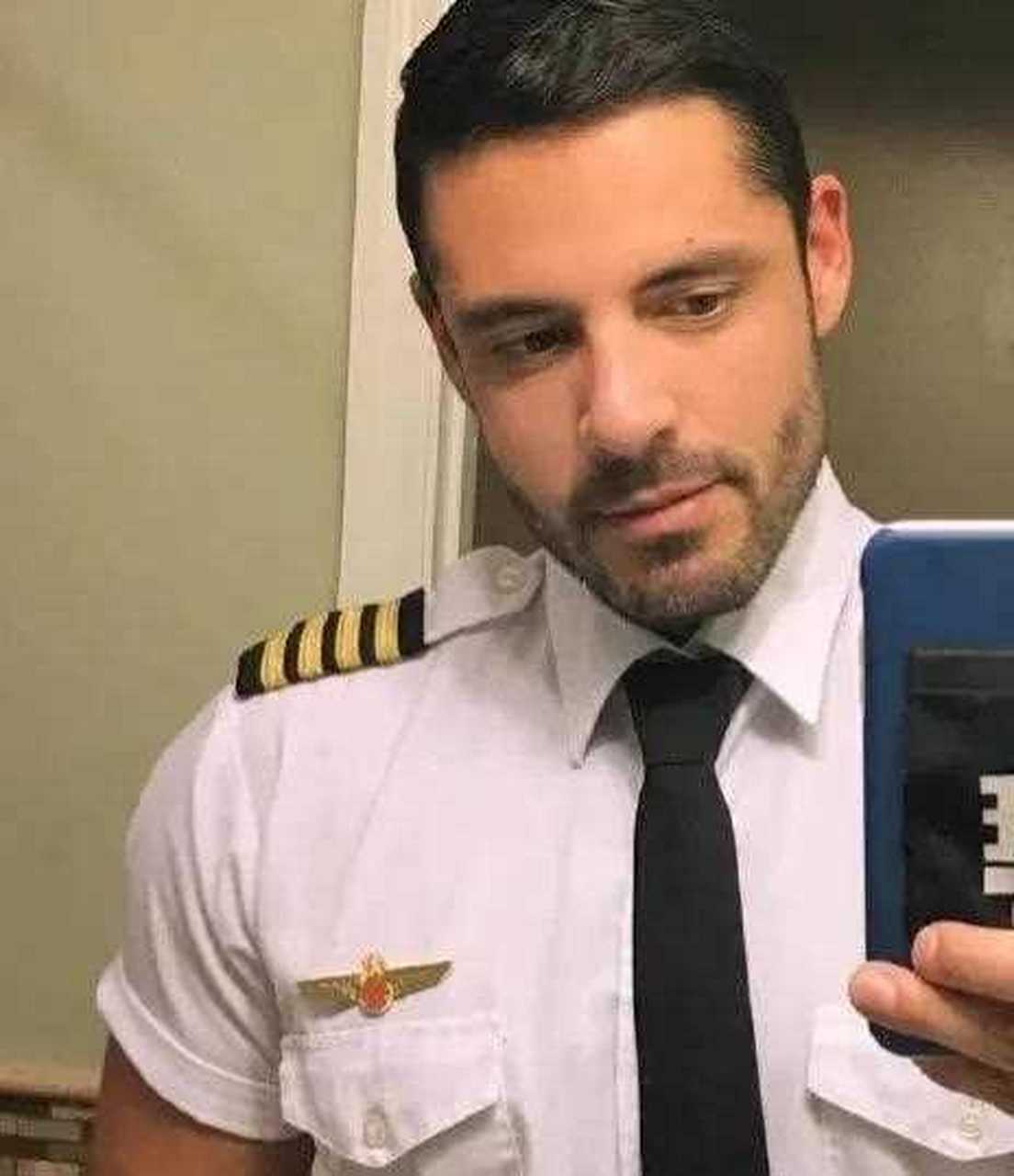 南美肌肉男模diego arnary曾服务于哥伦比亚国家航空公司,后来进入了