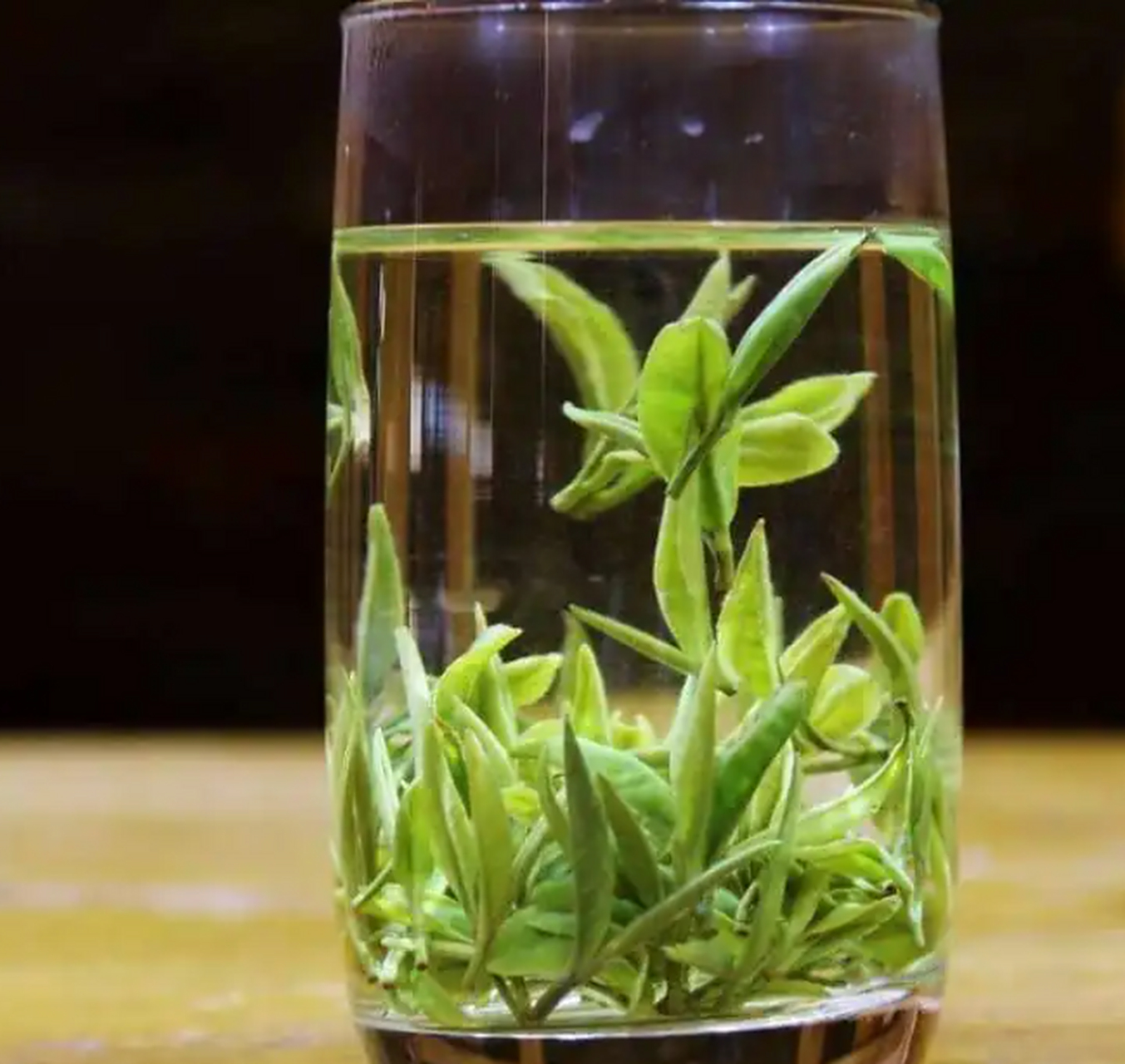 竹叶青茶是绿茶,是我国四川乐山的特产名茶.