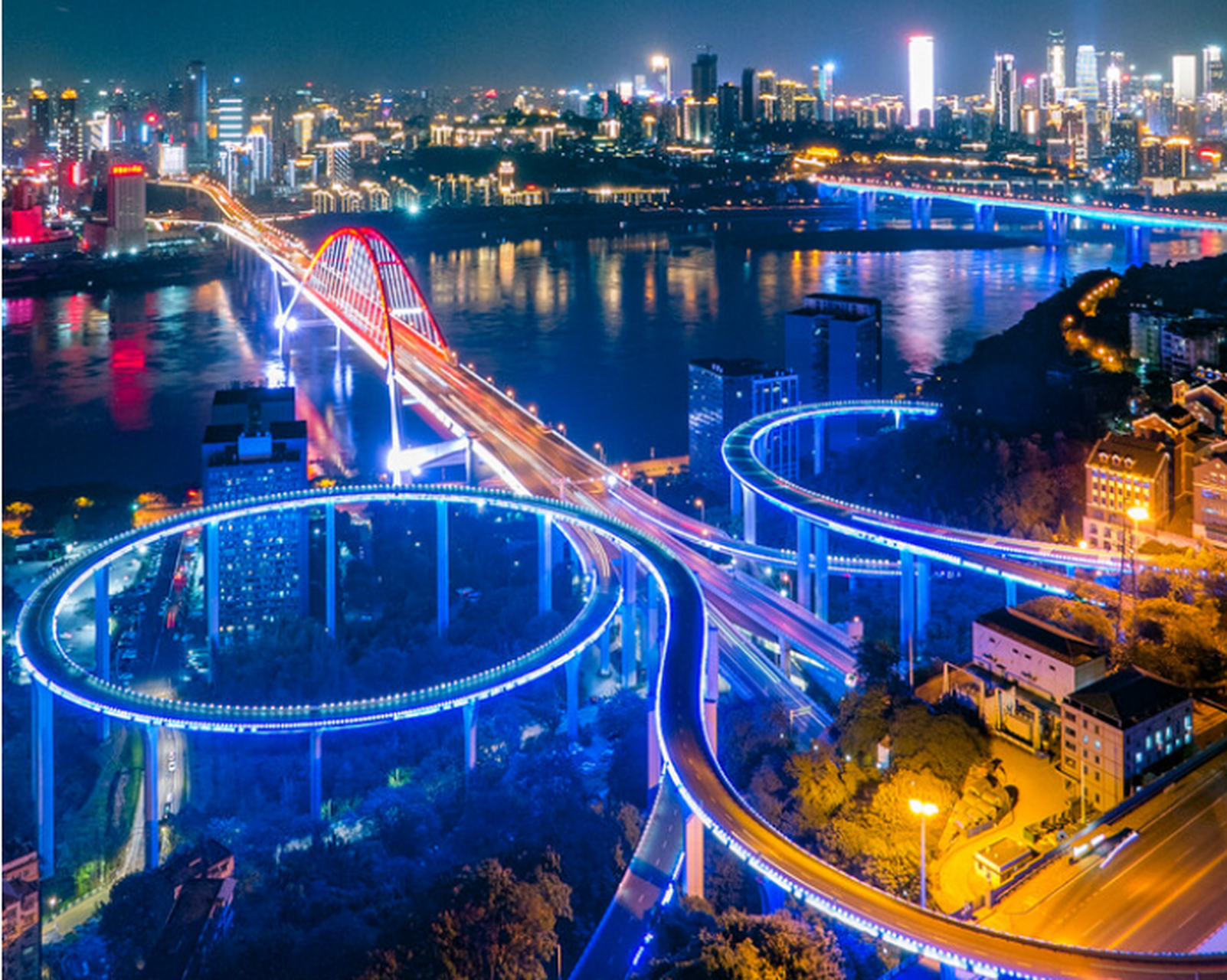 冬日里的重庆,夜晚也格外美丽,那你觉得重庆哪座桥的夜景最漂亮?