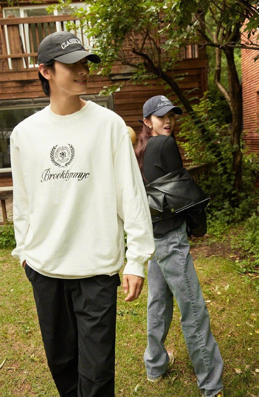 最近,车银优和韩素希一起拍摄的画报曝光,引起了热议.