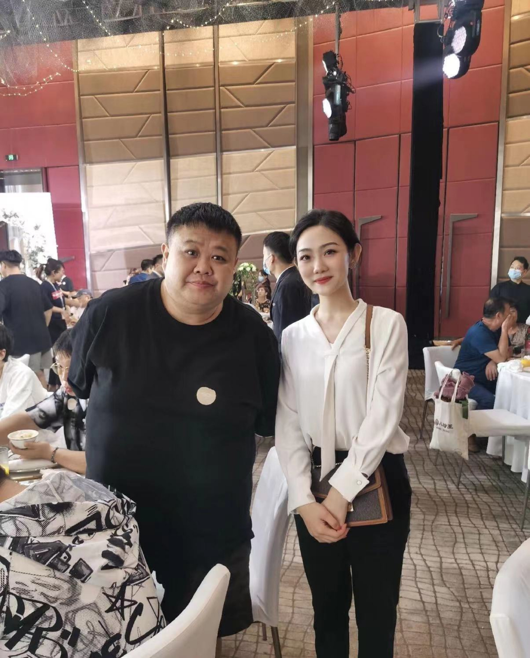 喜剧演员张泰维的婚上礼,贾玲以及数位德云社演员也