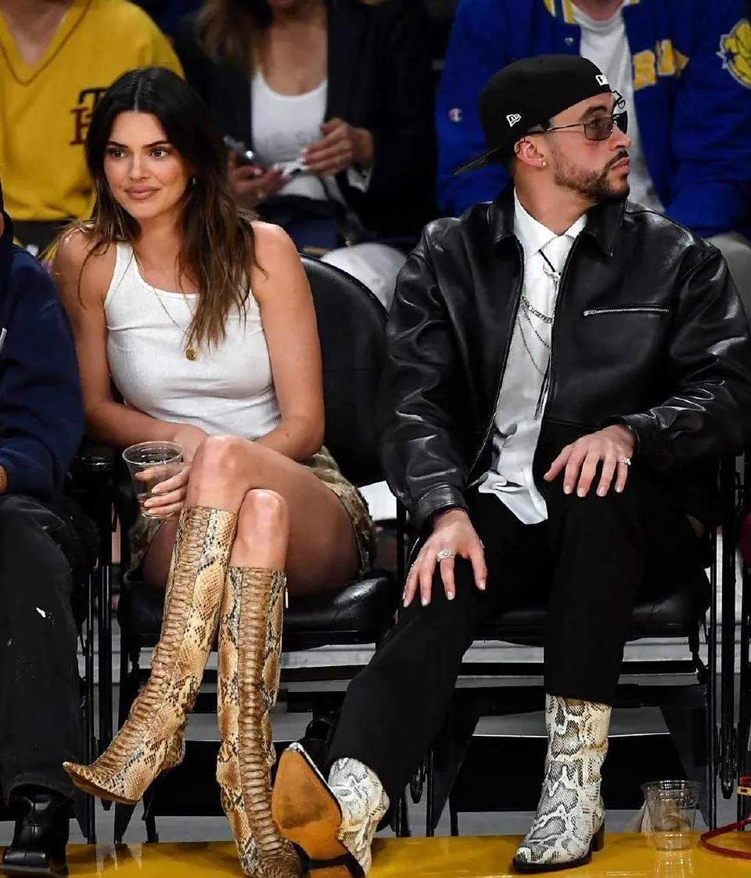 肯豆·詹娜kendall jenner和现任男朋友bad bunny今日观战湖勇g6