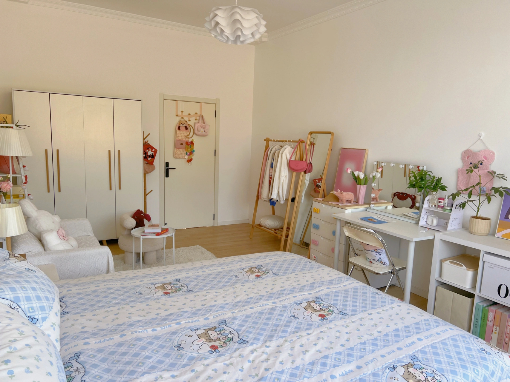 19岁女生的少女心20平长方形小房间全景图请参观～ 今天的蓝色小房间