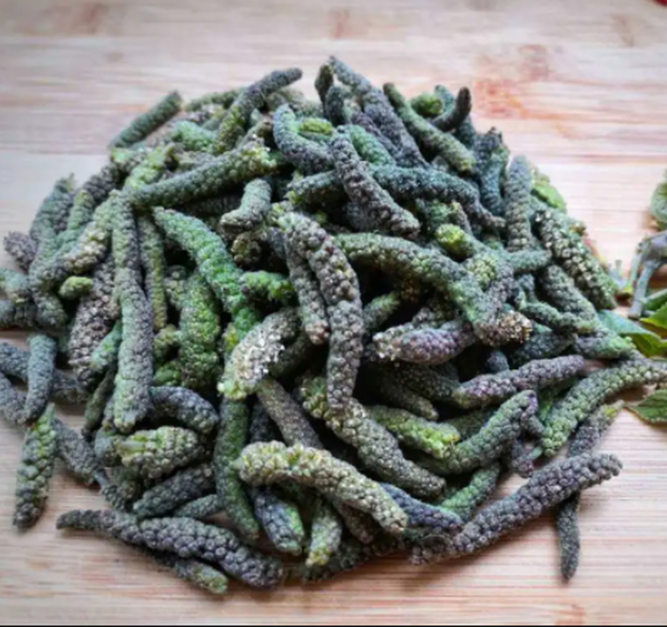 2,润肠通便构树果子能入药也能当保健食材工人们使用,因为这种植物的