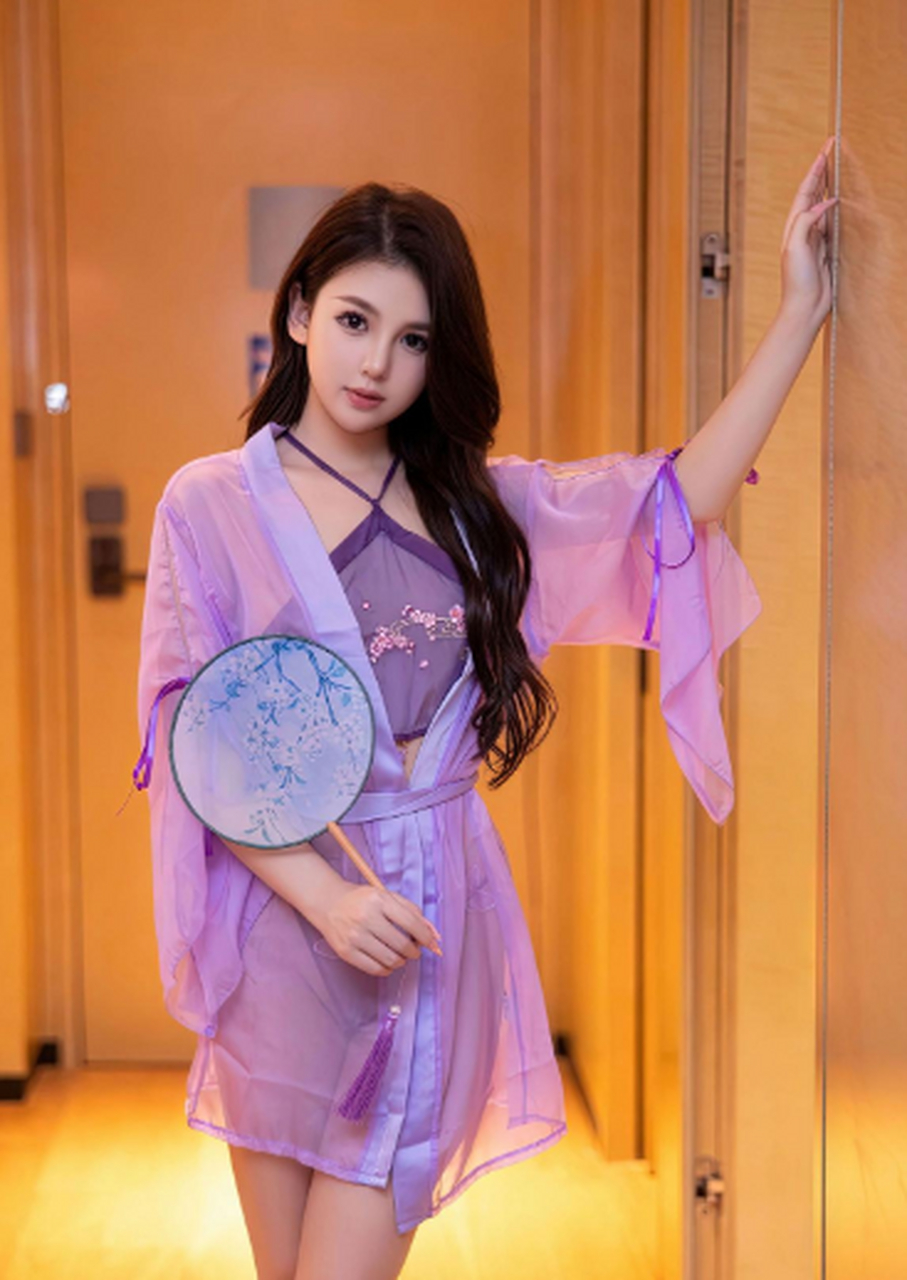 性感紫色古装服饰美女