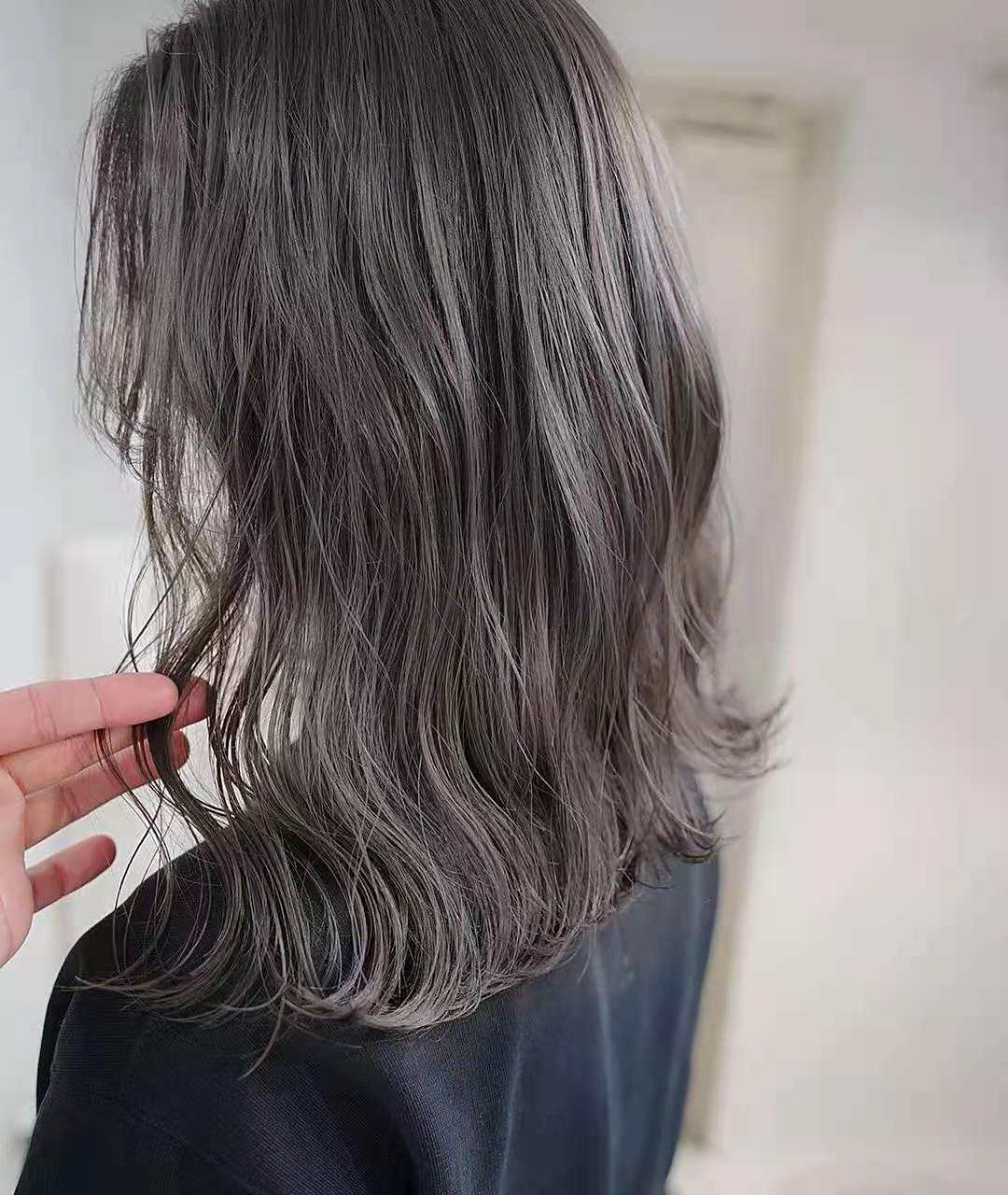 显白又高级的冷色系染发,低调又有品位 #百度国潮季# 越来越多的妹子