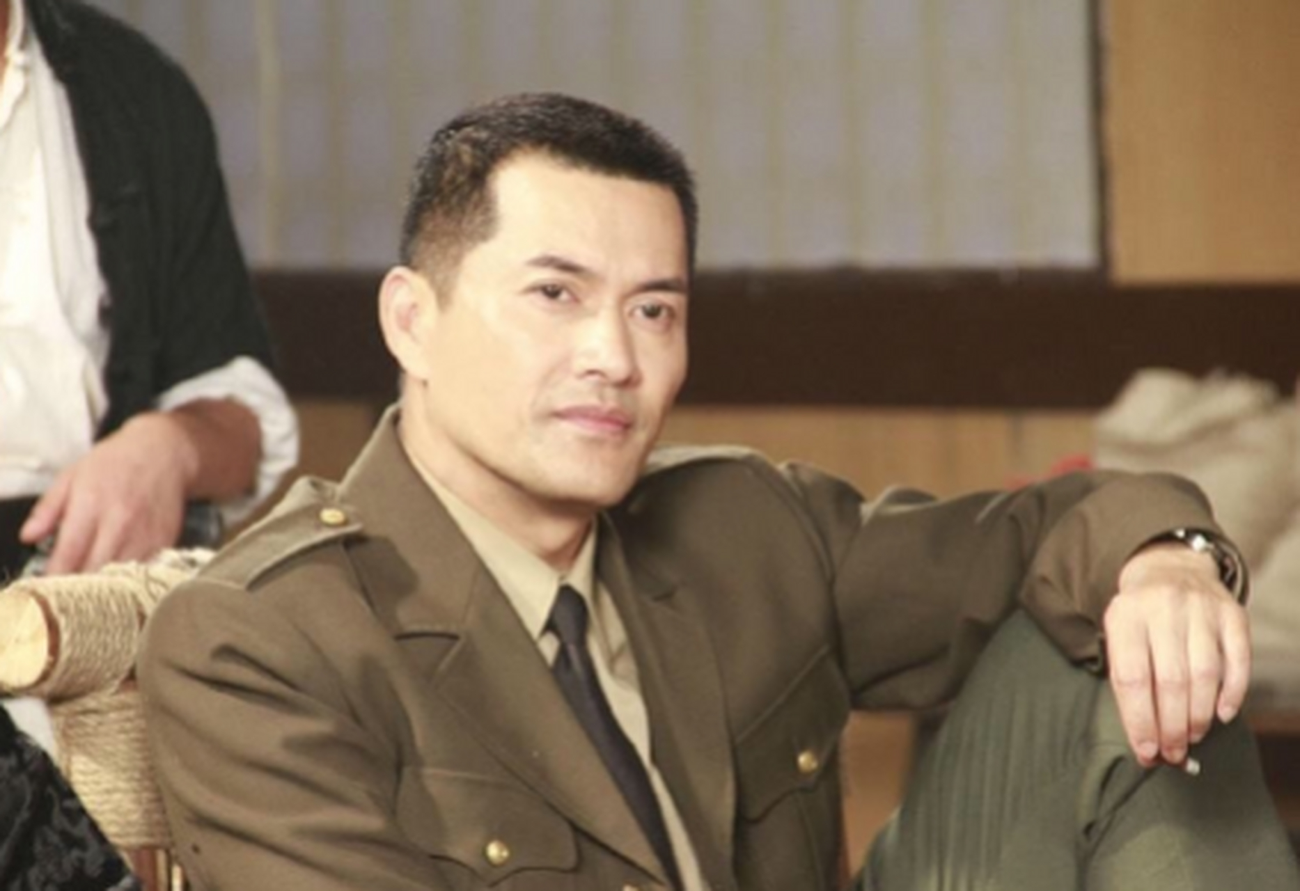 1985年,"无线"准备拍一部电视剧叫《小岛风云》,让29岁的吕良伟饰演男