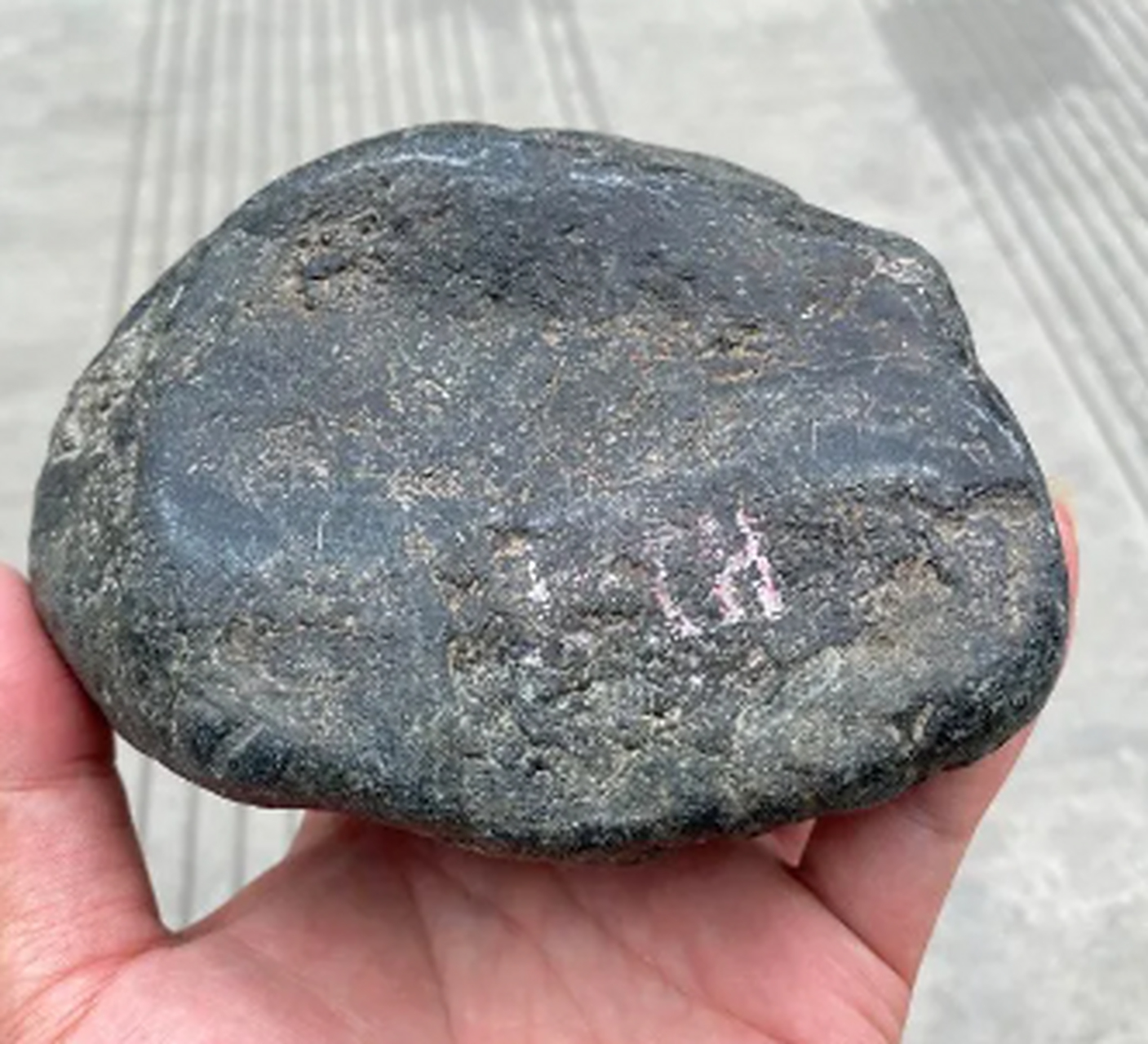 点击头像看直播##翡翠原石#  黑蜡皮会卡色料,1.