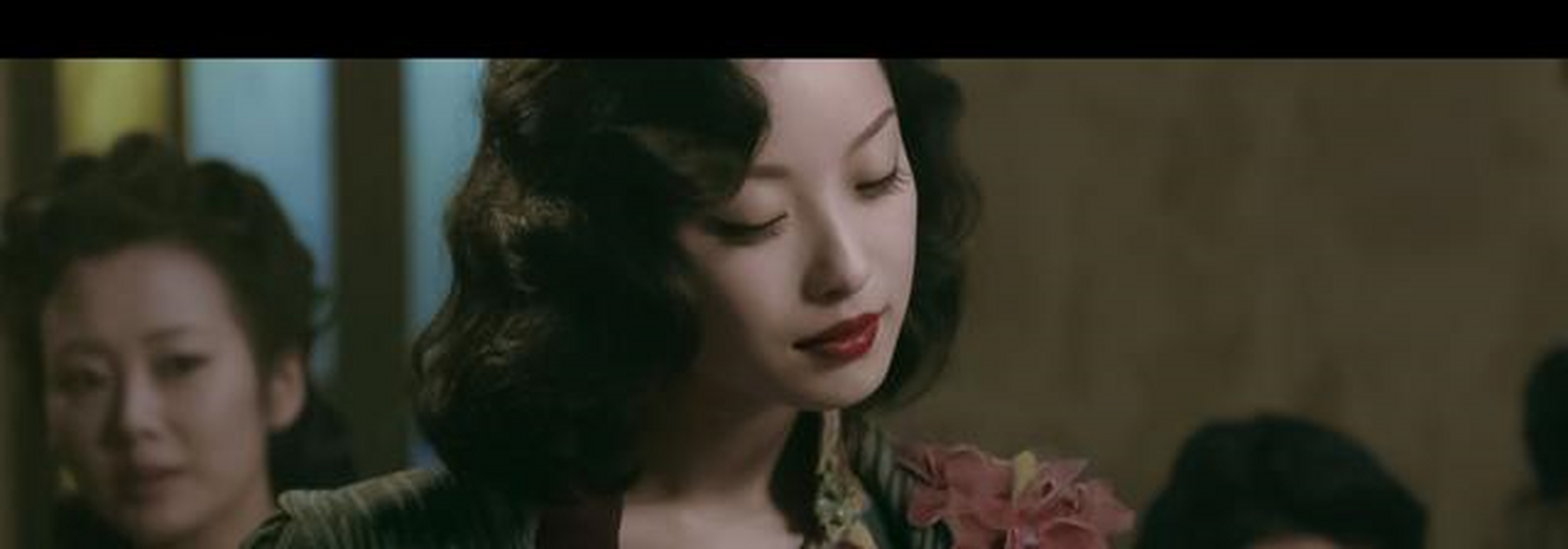 豆蔻的原型李秀英老人是当年南京大屠杀的亲身经历者,在那个年代深受