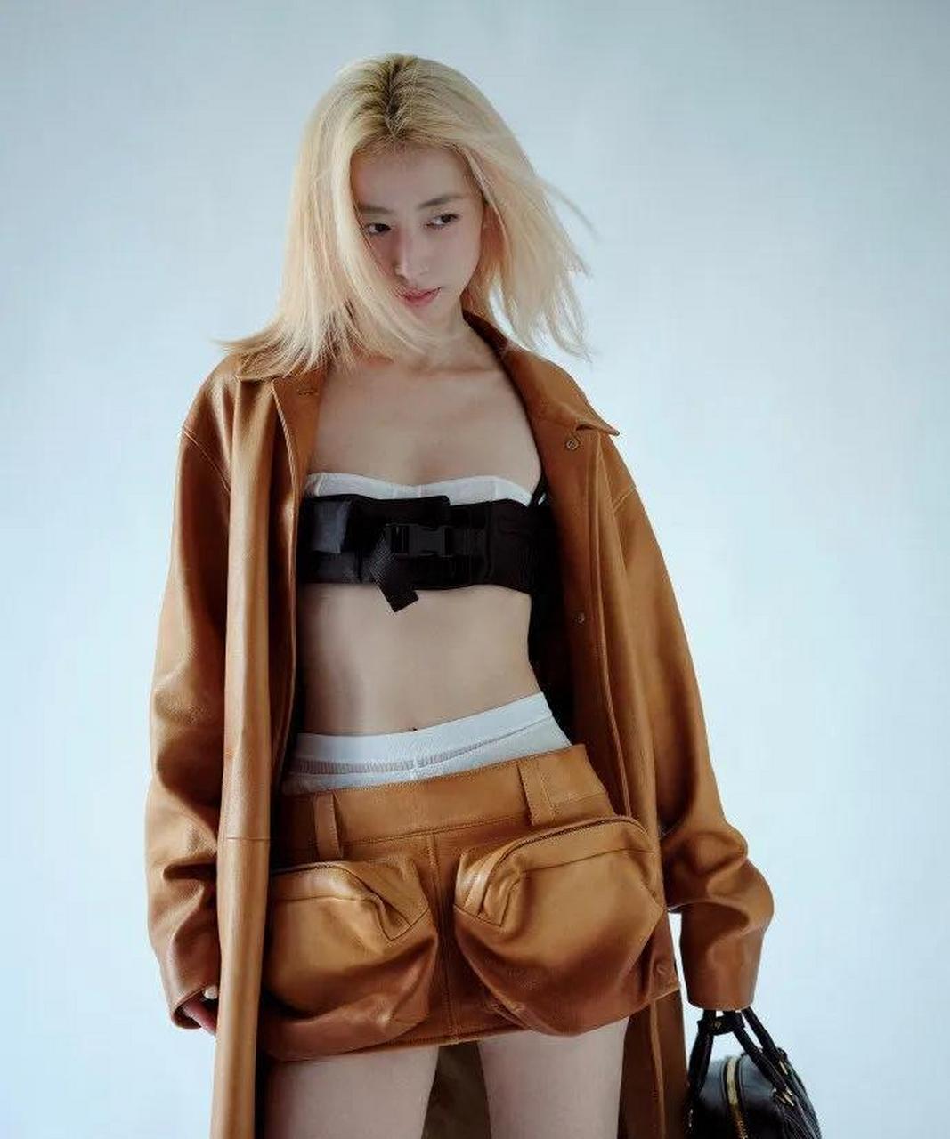 周雨桐的金发太性感了