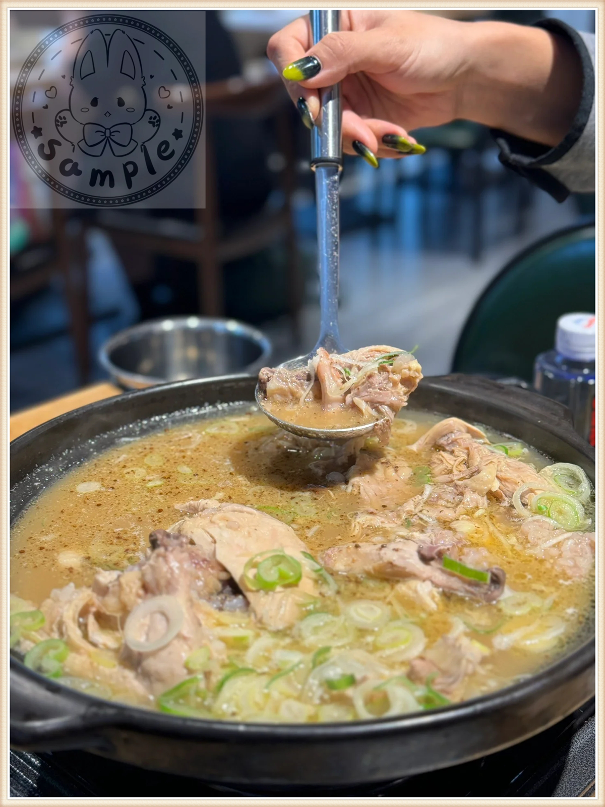 这里以两整只鸡人参和一只章鱼打造的参鸡汤火锅绝对是你的不二选择
