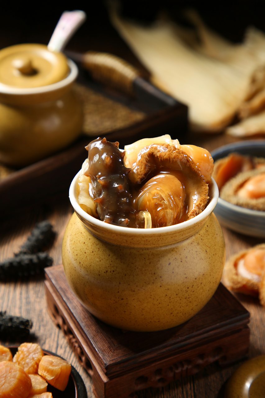 佛跳墙可以说不仅是最出名的福建美食,也是最出名的中国美食之一.