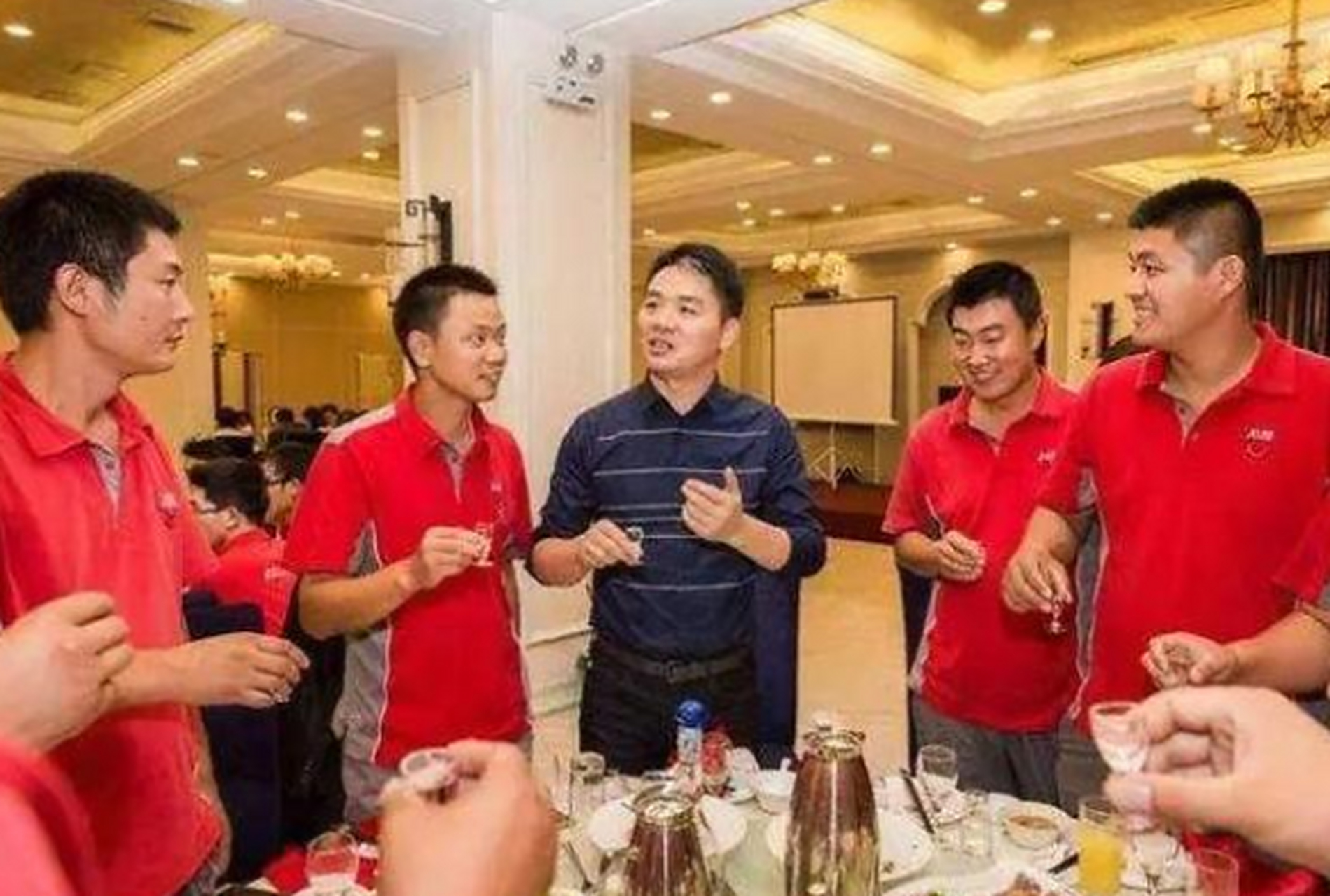 因为酒桌上的一句话,京东副总裁杜爽黯然离职.