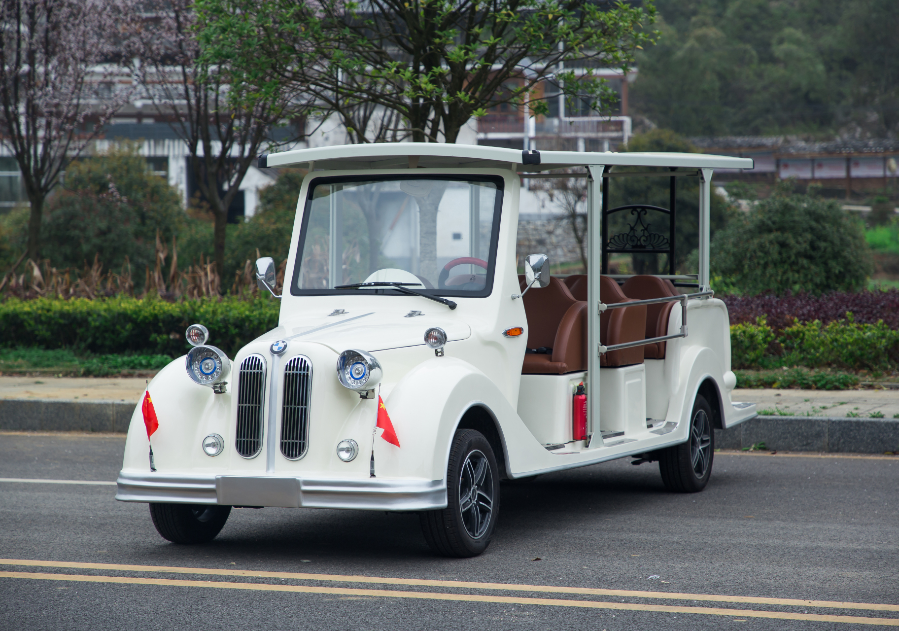 此次,我们将要详细展示11座宝马电动观光车,复古老爷车以及楼盘接待