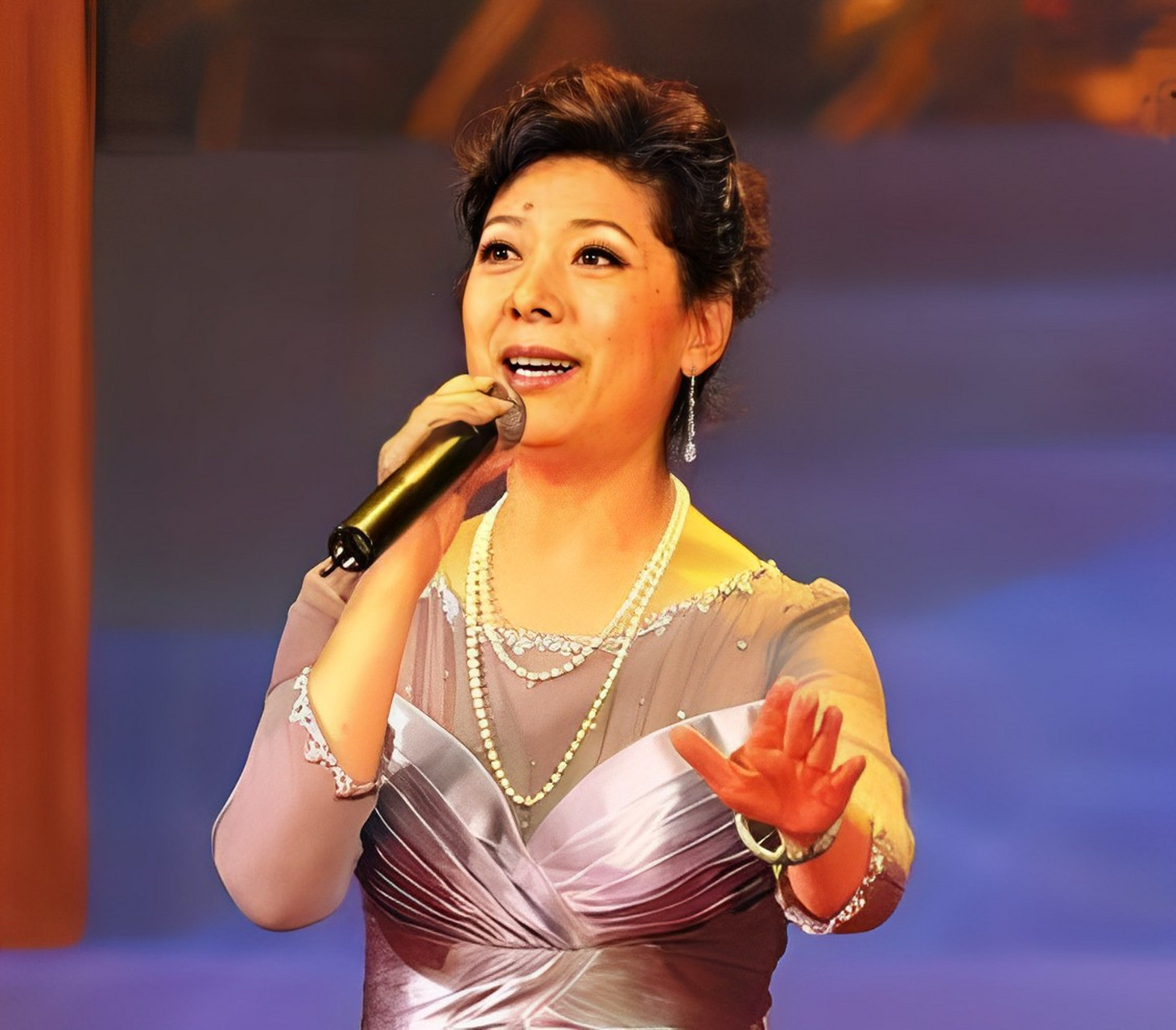 1983年,关牧村已经30岁了,由于出身不好,生活坎坷,她一直不敢谈恋爱!