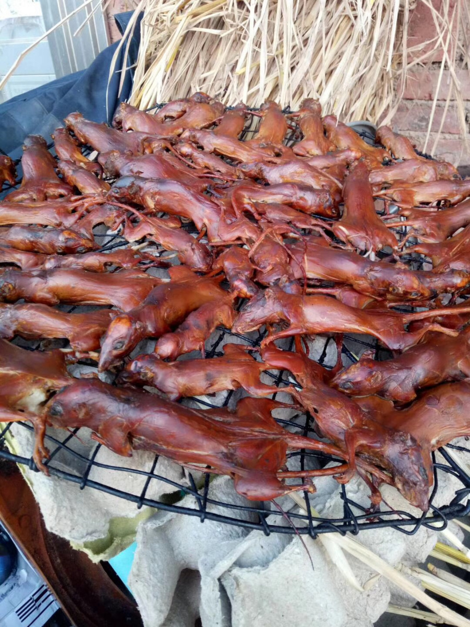 八大干,又称闽西八大干,是闽西地区有风味特色的八种干制食品,包括