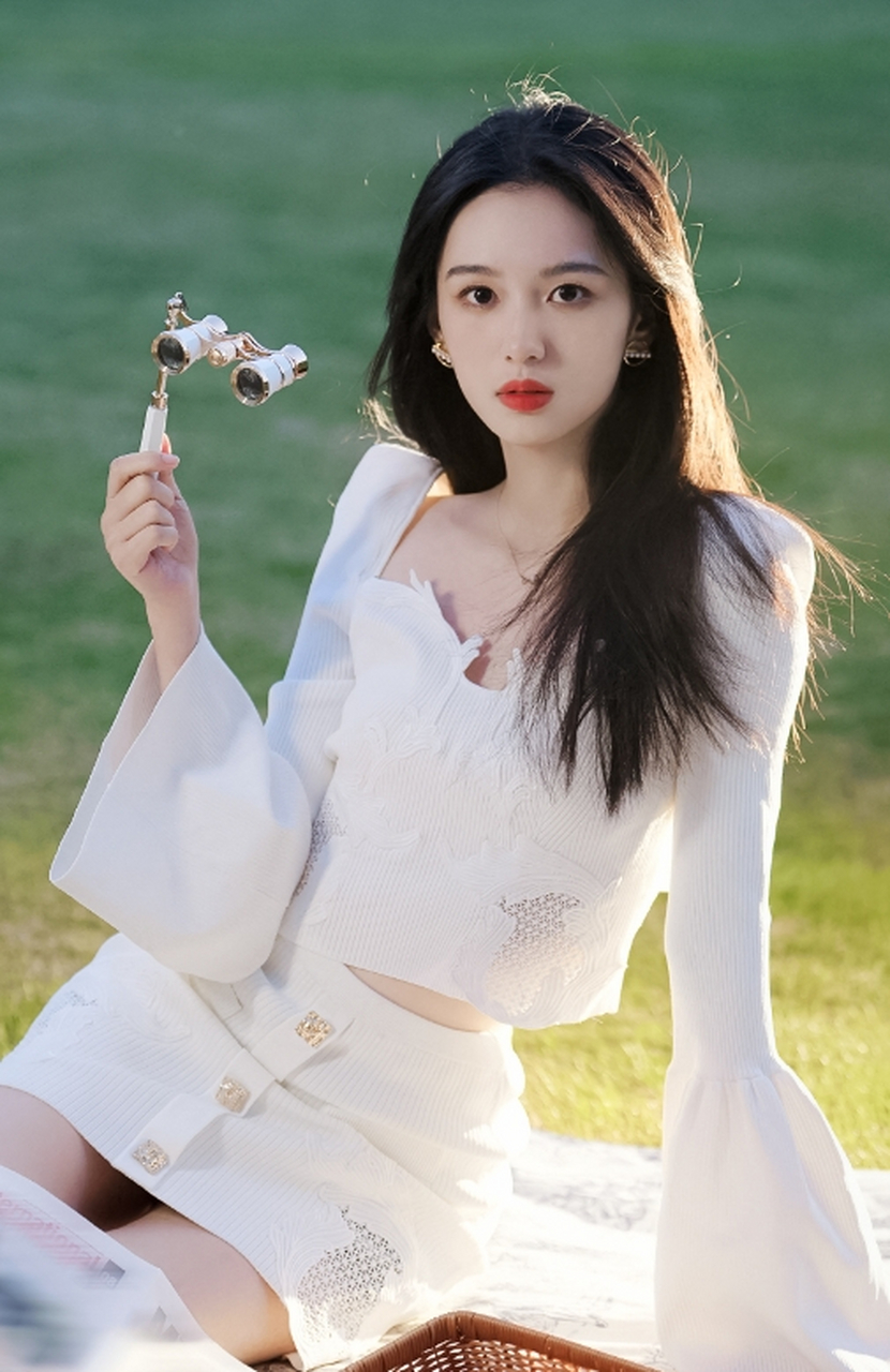 温柔性感的靓丽女神#周也# 绝美容颜,傲人身材,妩媚多姿,美艳绝伦.