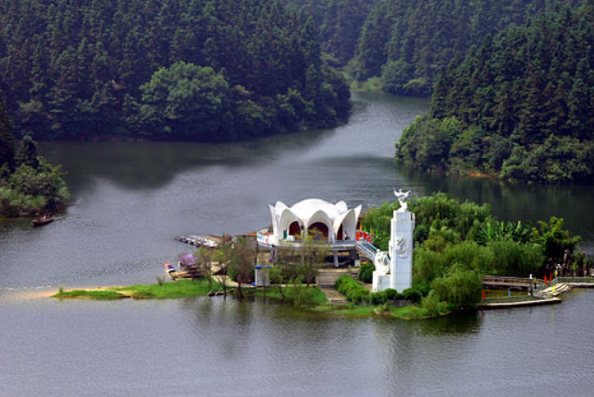 重逢巴蜀# 四川的仙女湖,位于四川省汶川县境内,地理位置优越.