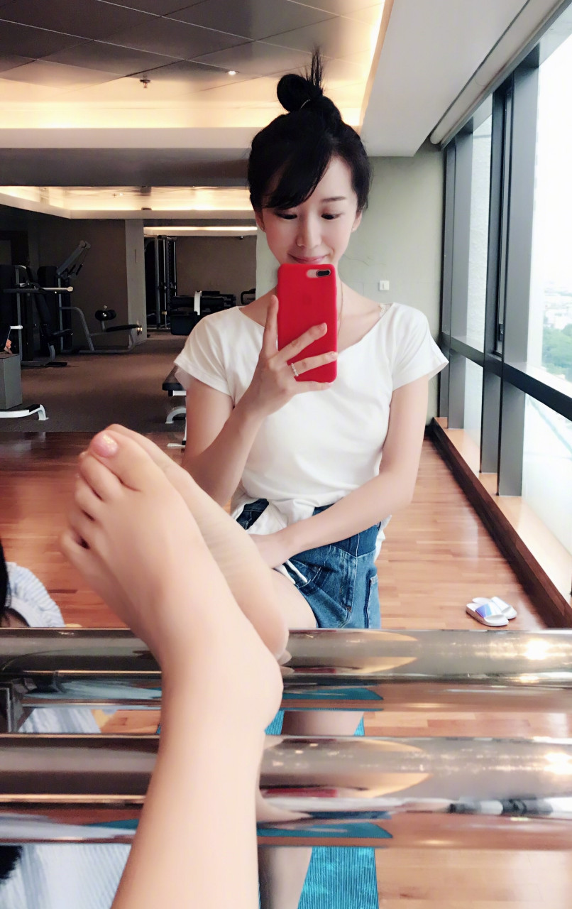 李念  健身房惬意自拍 [鲜花]