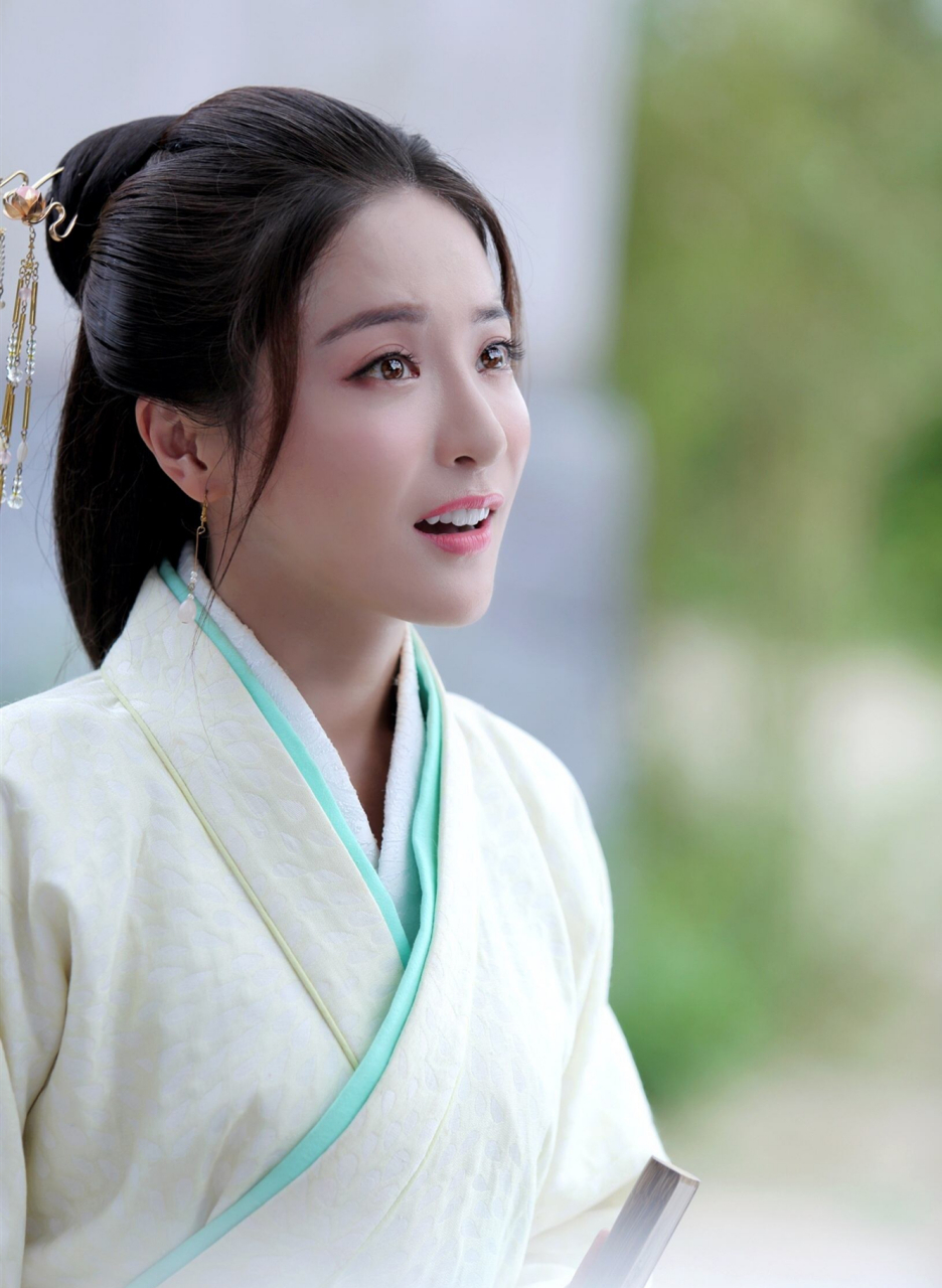 33岁的美女演员贡米,真的是越来越有魅力,甜美又可人的气质女神