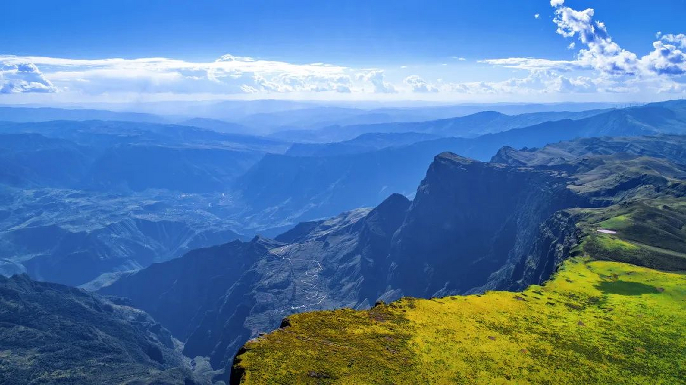 盐源公母山:它旧称连理山,也叫莲花山.