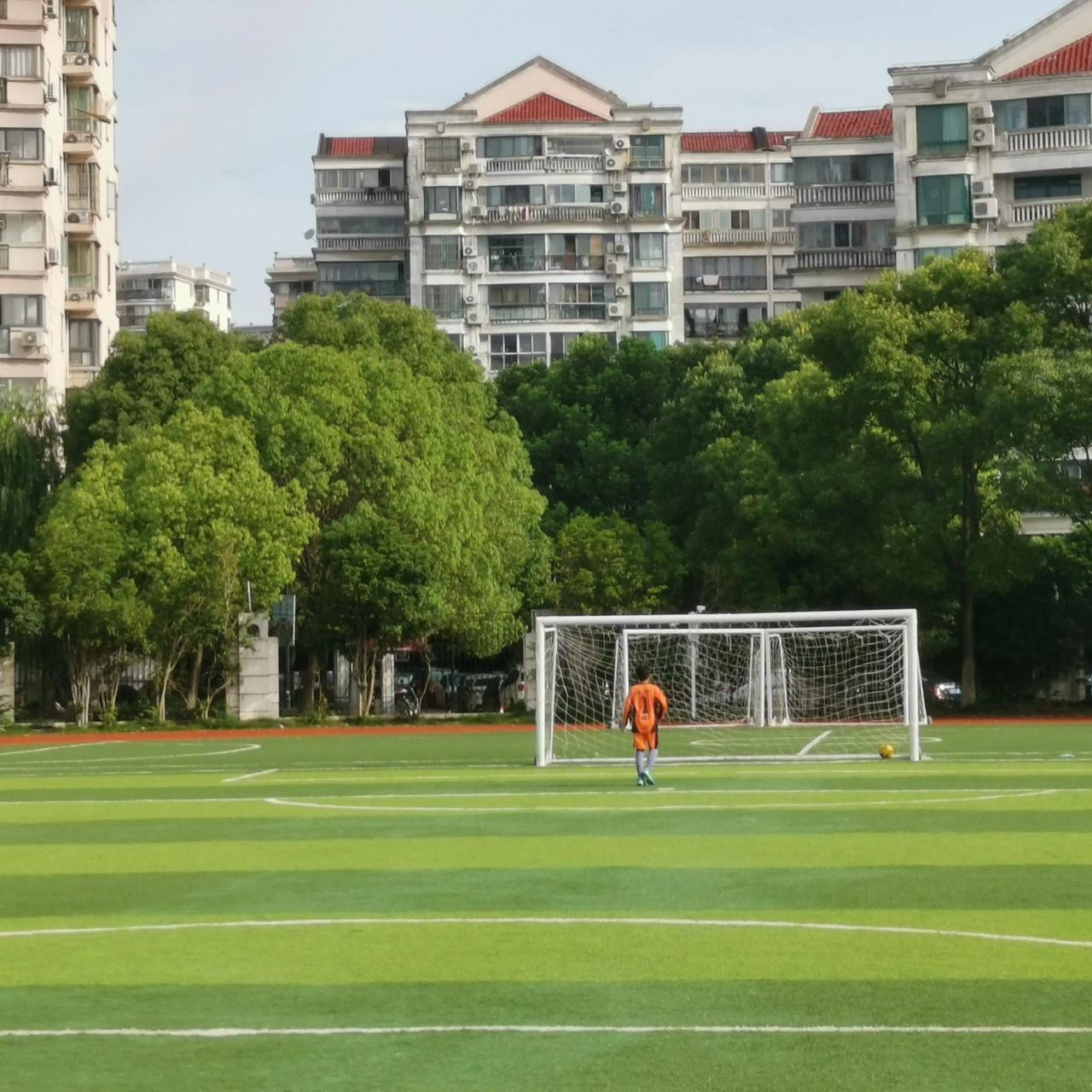 放假中的上海师范大学康城实验学校校园.