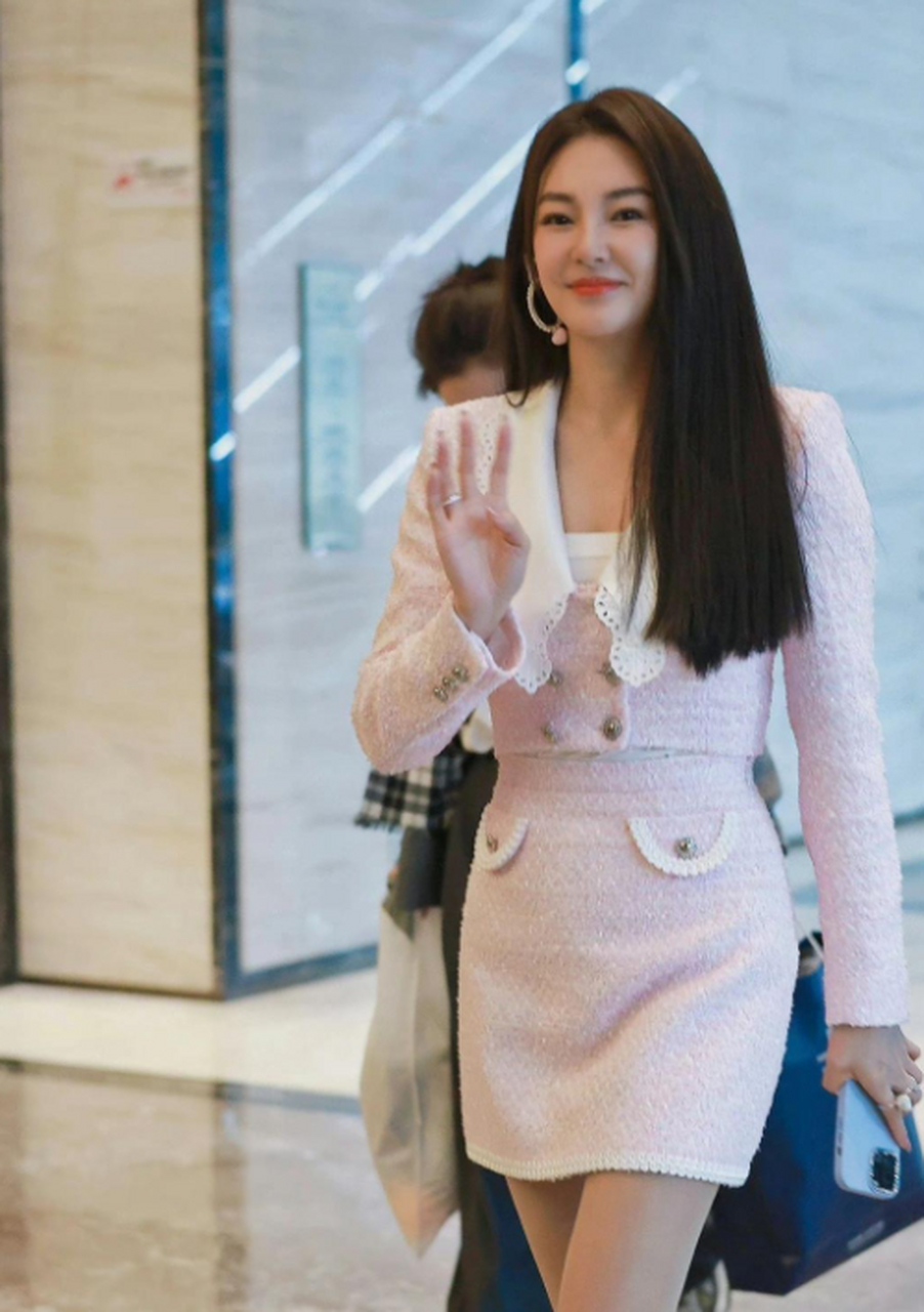 张雨绮现在穿搭非常违和,明明是手撕前夫的性格.