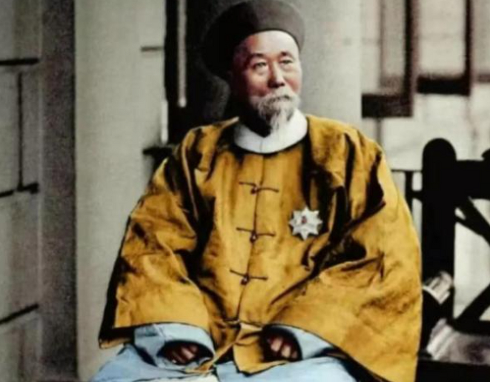 彭玉麟,乃是晚清重臣,也是湘军水师的创建者,中国近代海军奠基人,有"