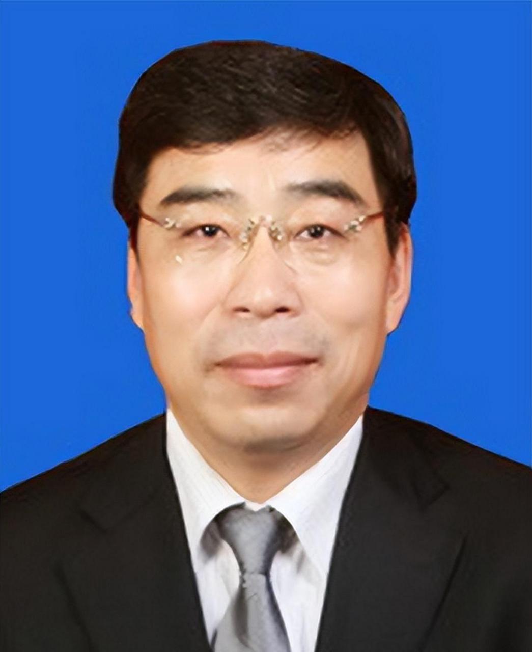 上海"双面校长"夏建国:白天斯文君子,晚上情妇左拥右抱 夏建国是中国
