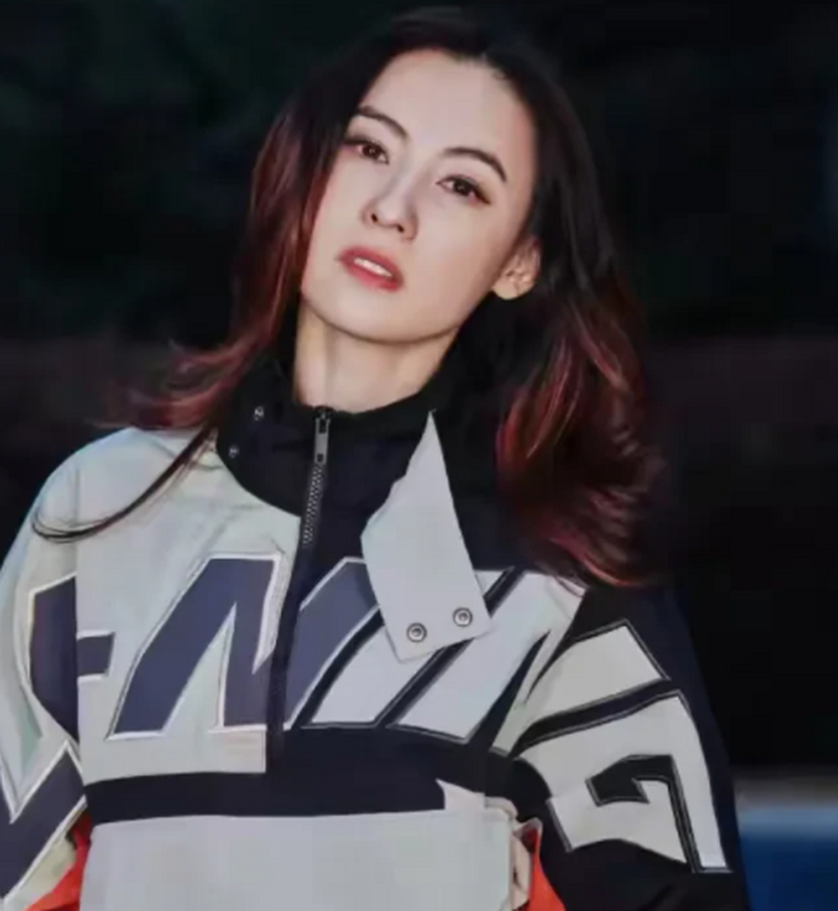 张柏芝频频着装李宁的衣服,并让两个儿子穿上李宁的鞋子,原因是她正在