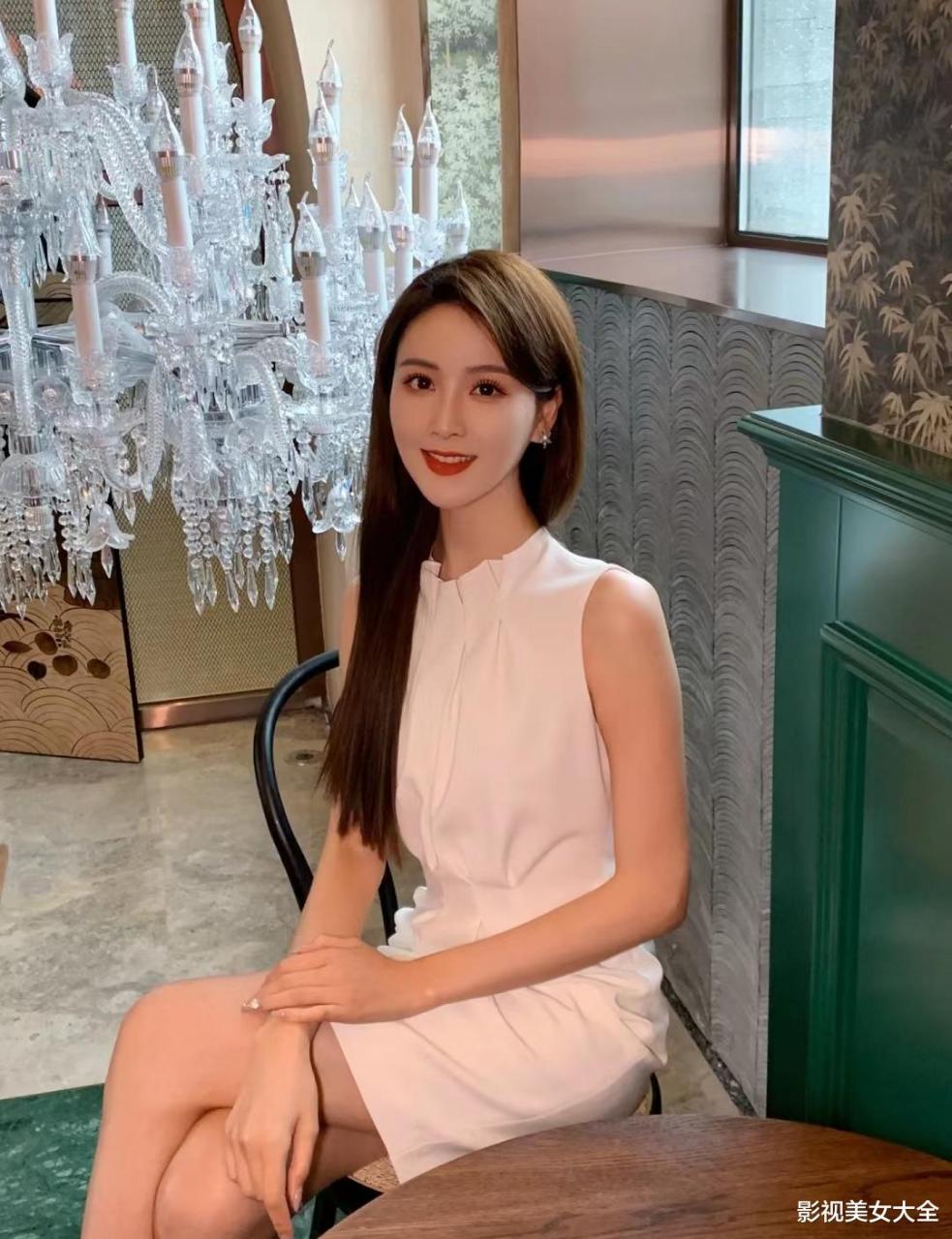 大学辅导员的闺蜜,今年30岁还单身,高颜值气质型美女,很成熟