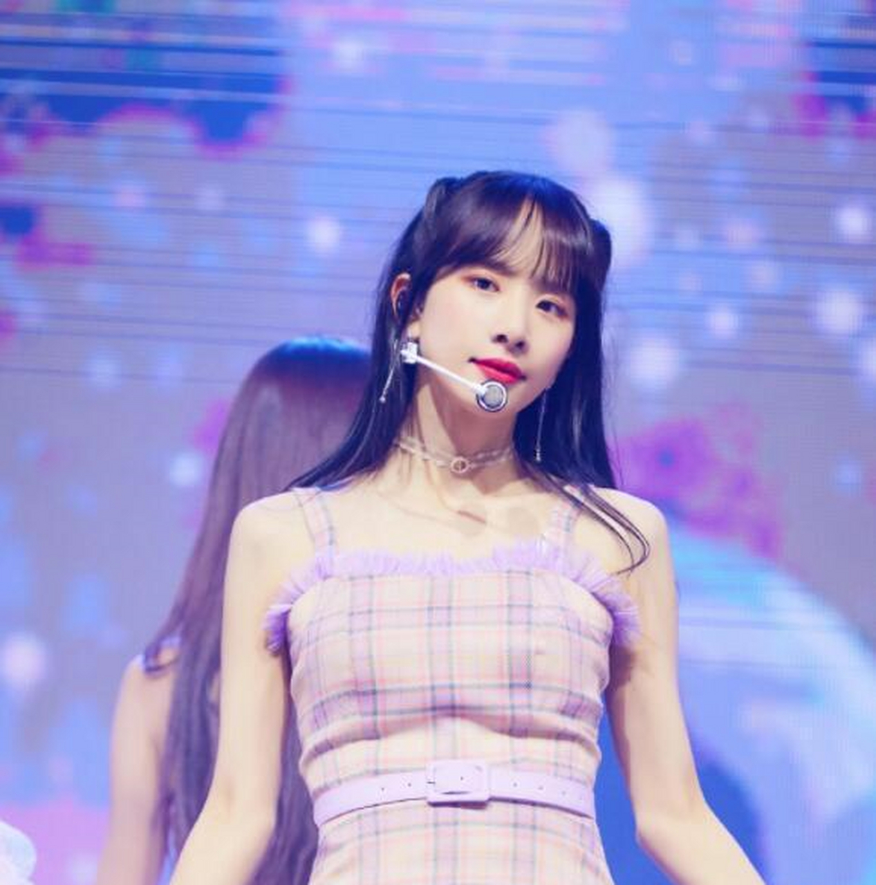 女团宇宙少女成员雪娥给进行恋爱咨询的粉丝们坚定的回答成为了话题.