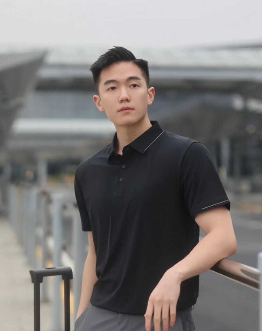 帅哥出差这样穿,成熟又稳重