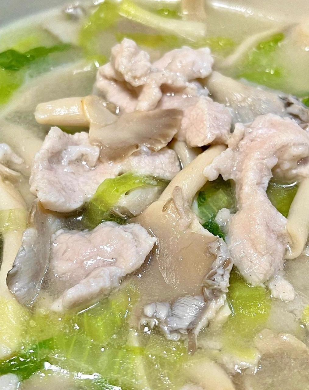 今天分享一道平菇瘦肉汤! 这道汤真的是近期最爱了!