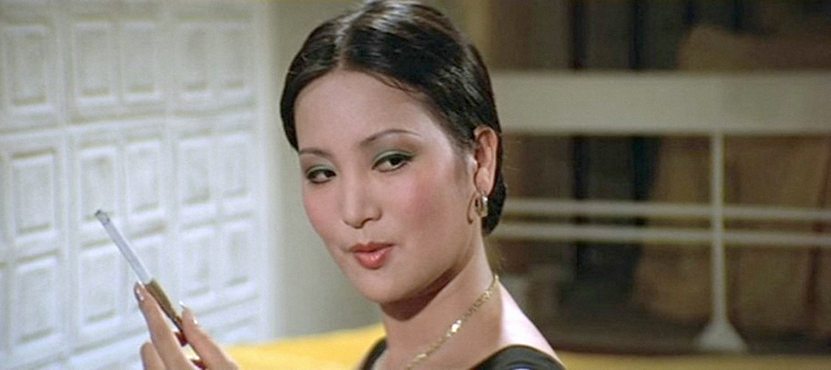 陈萍原名陈淑霞,1948年7月7日生于台湾省高雄市