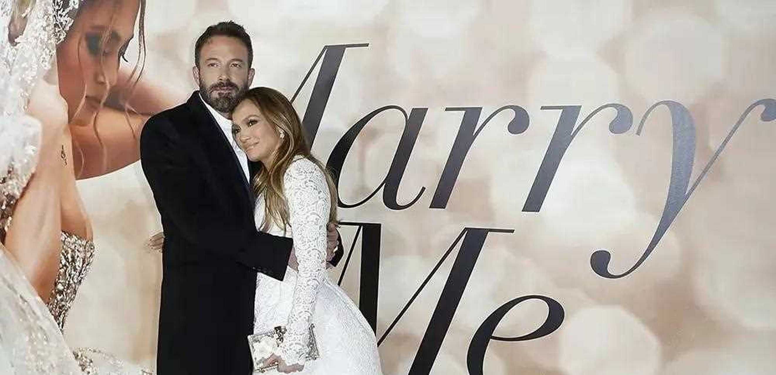 兜兜转转二十年,好莱坞巨星洛佩兹与阿弗莱克再牵手.