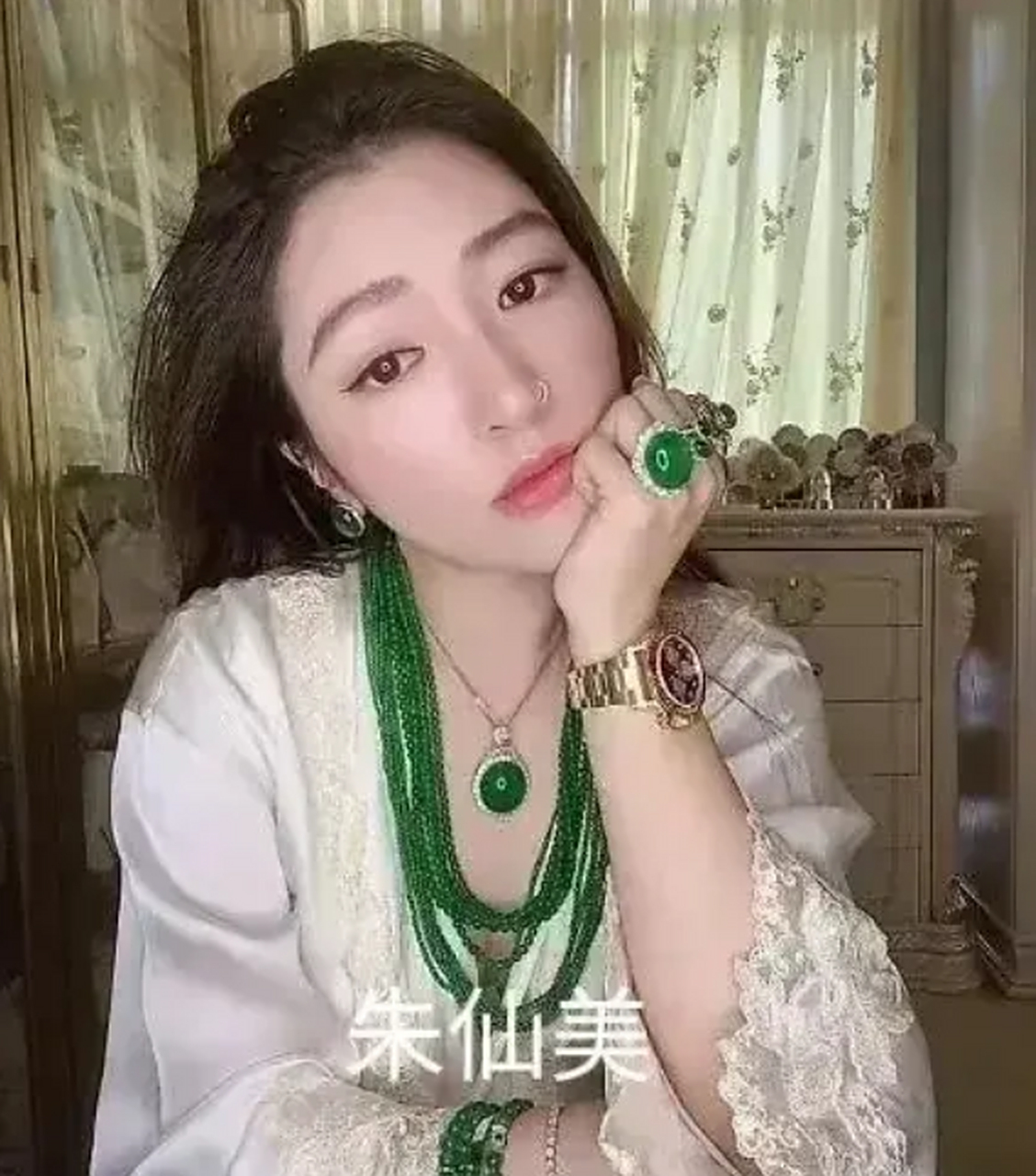 嫁给缅北诈骗军阀的中国女人#缅甸佤邦#   朱仙美,她是一位地地道道的
