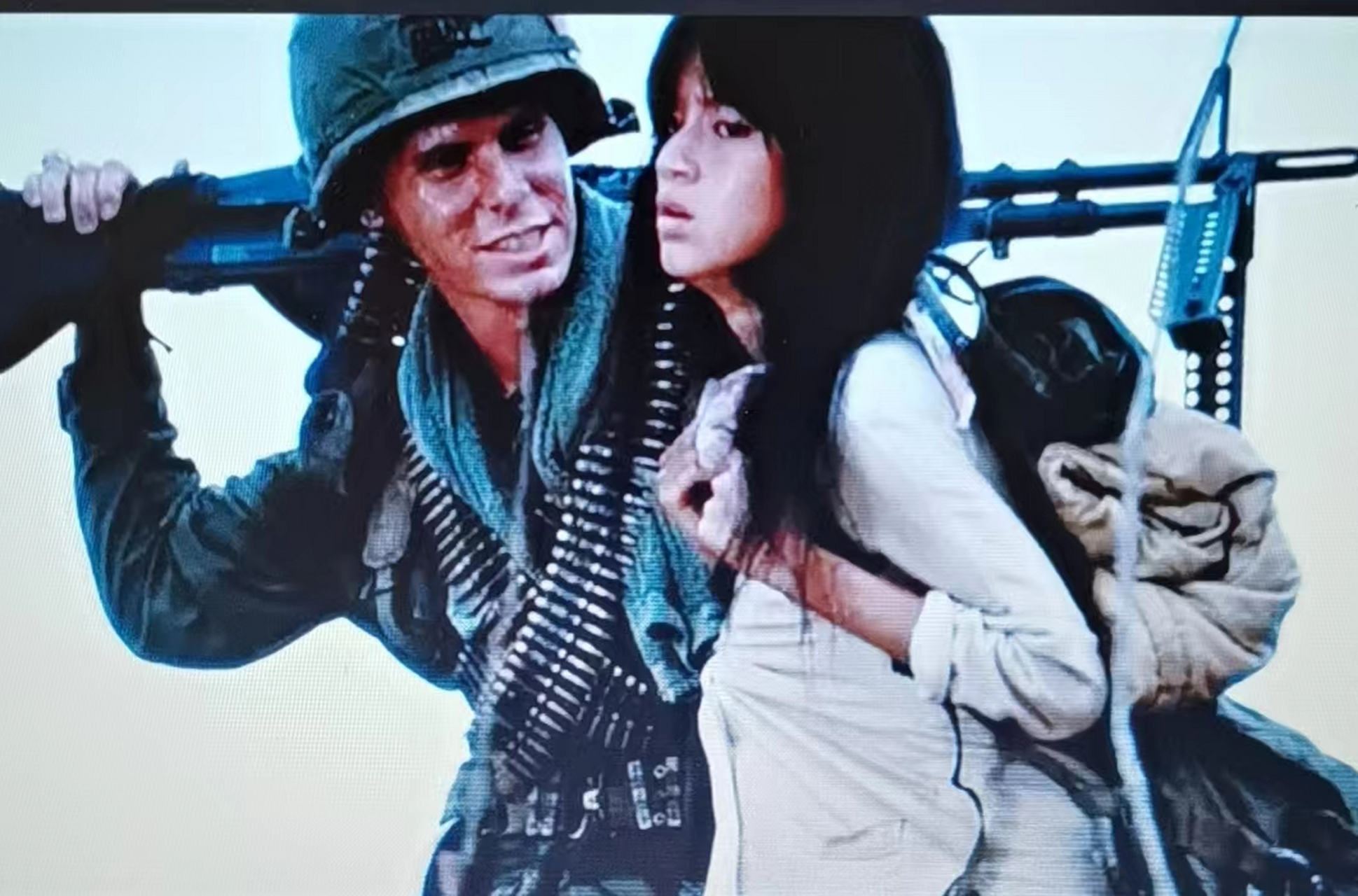 在越南战争中,越南女特务阮文惠因美国人好色,常乔装成乡下姑娘,借机