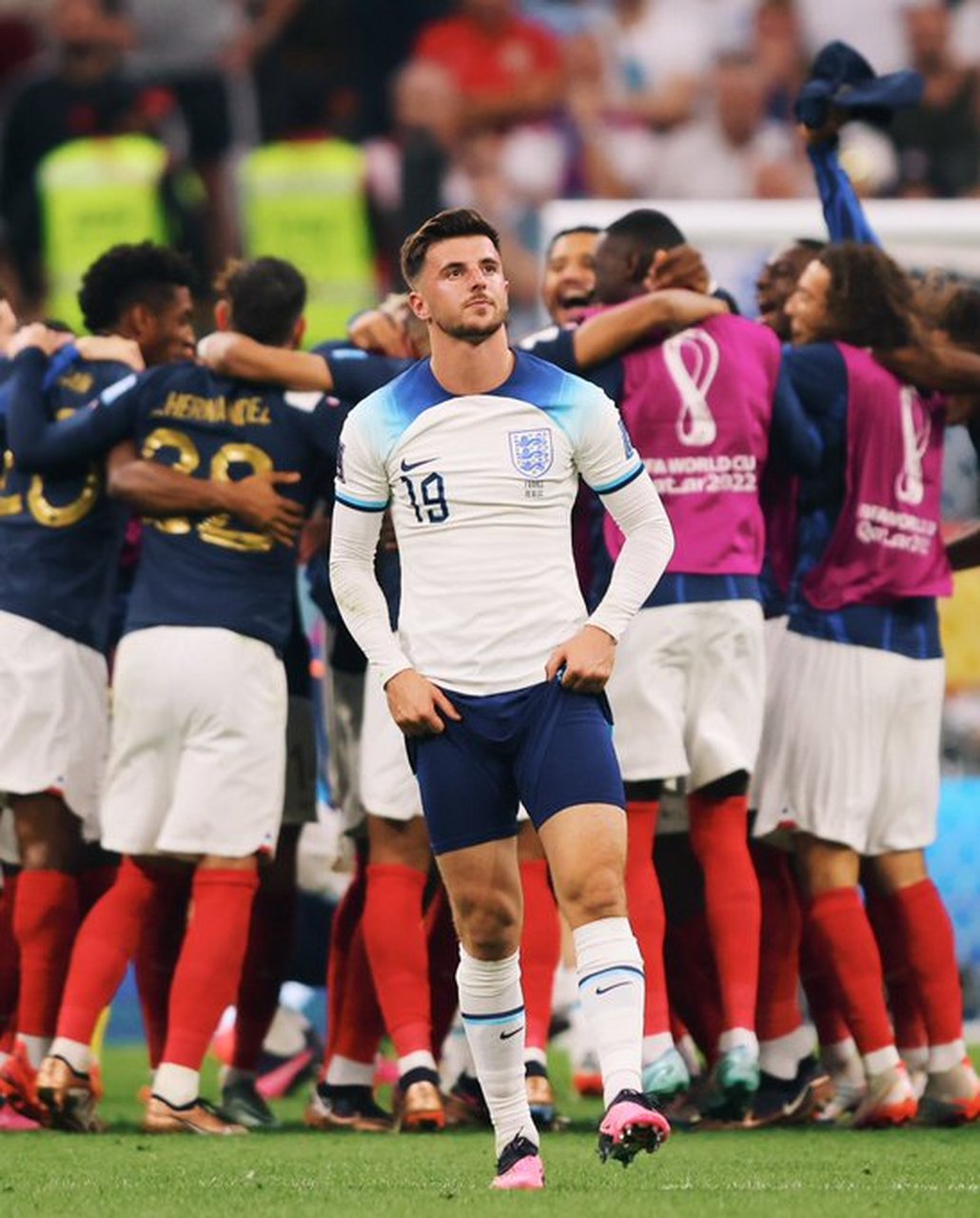 英格兰梅森·芒特谈世界杯失利:今天醒来,还是一样痛……这支球队的心