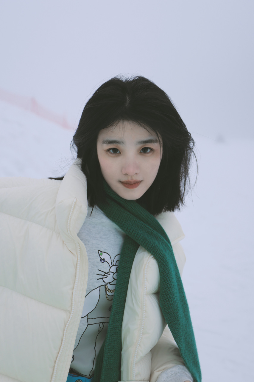 女神憨桃人儿  滑雪拍照姿势