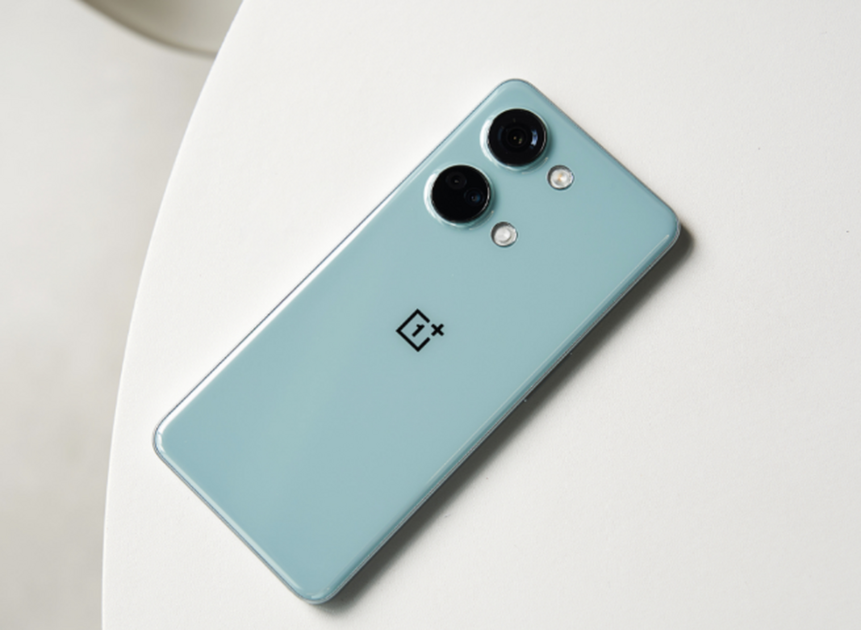 第一款:vivo s16 这款手机最近可谓炙手可热,售价已经下跌至2599元