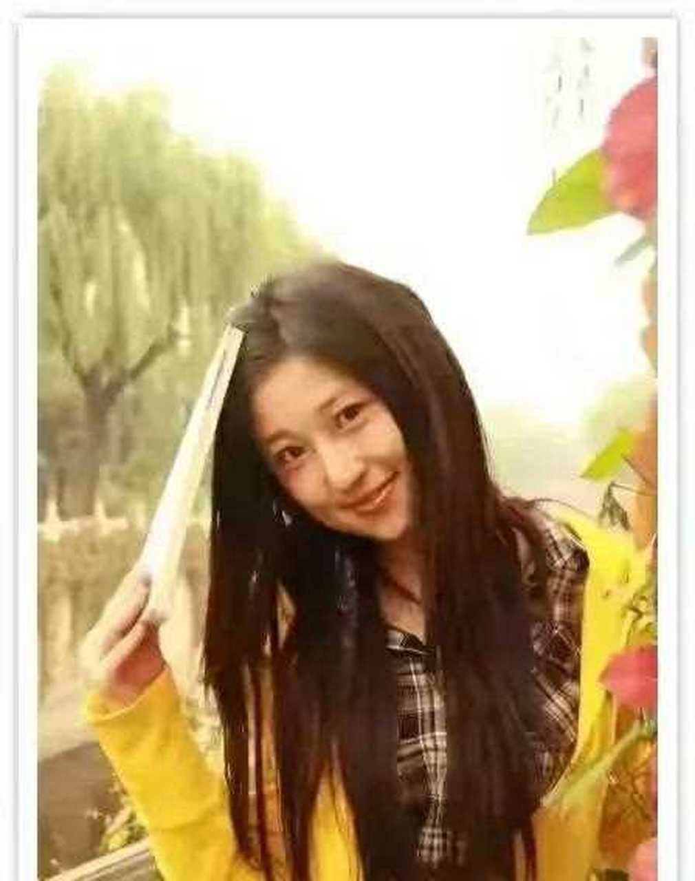 清华大学毕业的90后美女朱峰做短视频,跑农村,上男厕所,被她很多学霸