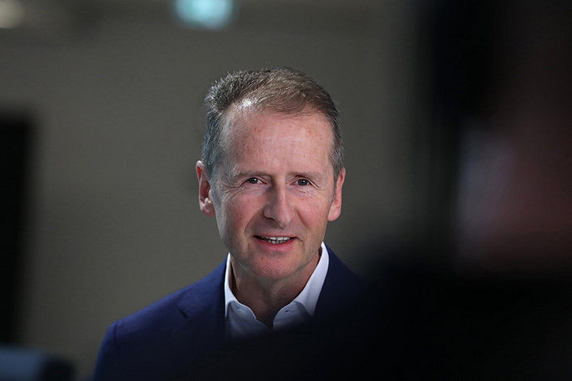 大众汽车ceo赫伯特·迪斯(hebert diess)在linkedin(领英)上发帖评价