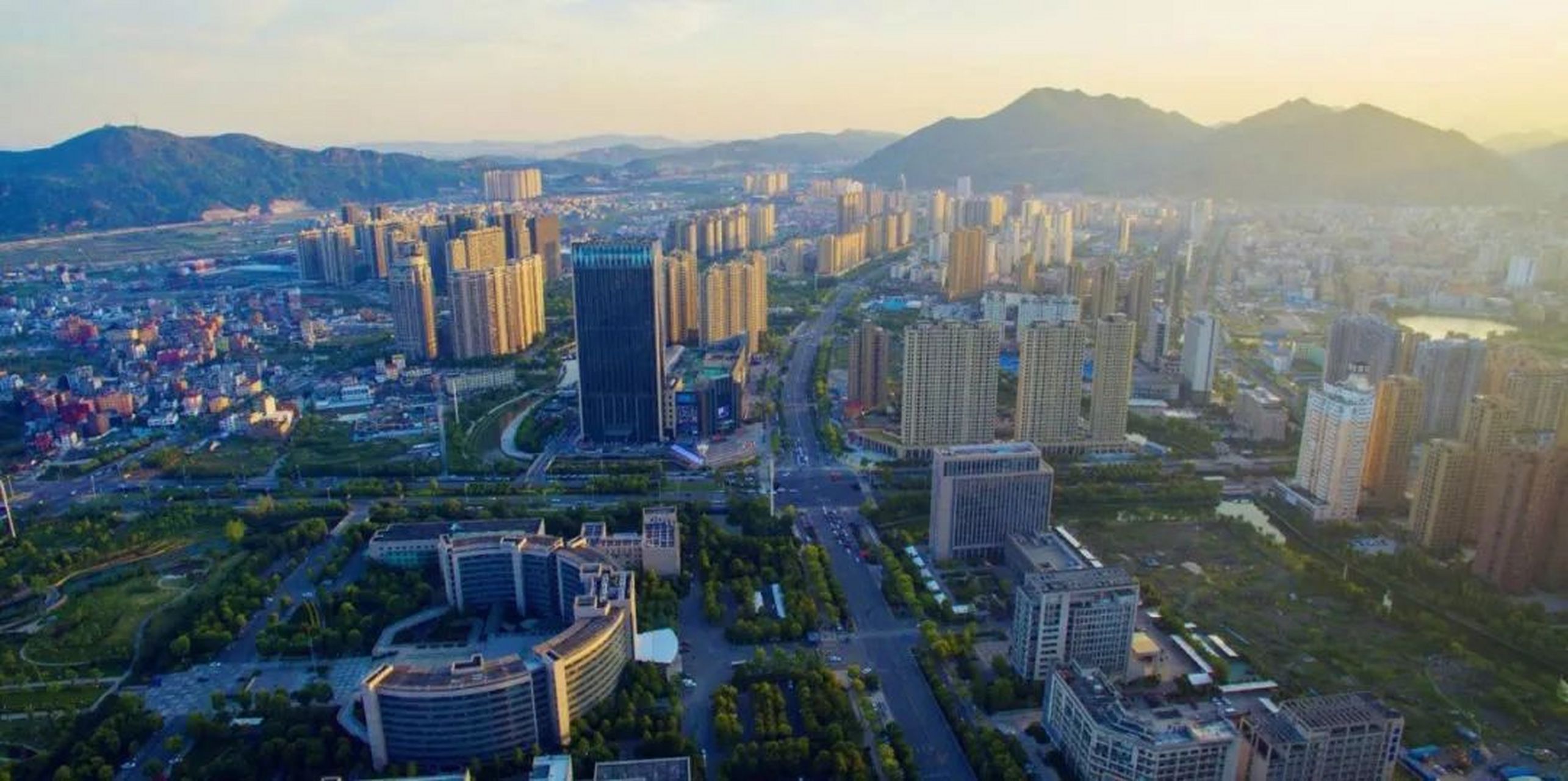 乐清市,浙江省温州市代管县级市,位于温州市北翼.