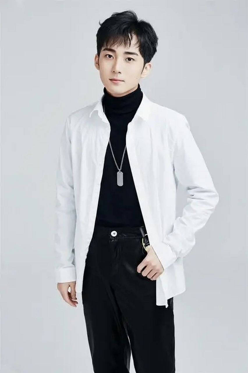 郭子凡上了热搜,就是剧中的"季杨杨",他除了演过《小欢喜》中的配角让