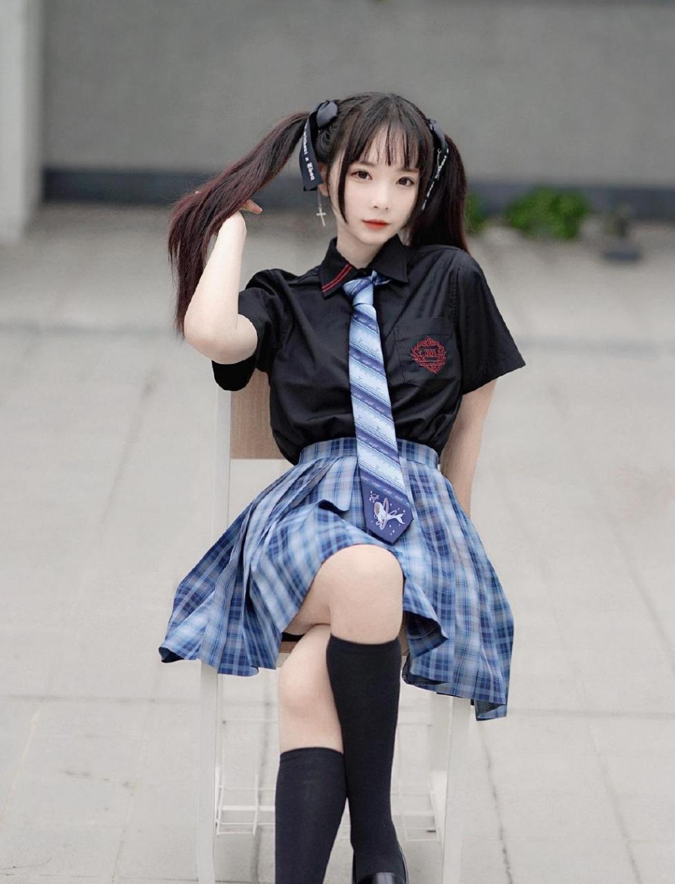 可爱的双马尾少女jk制服写真