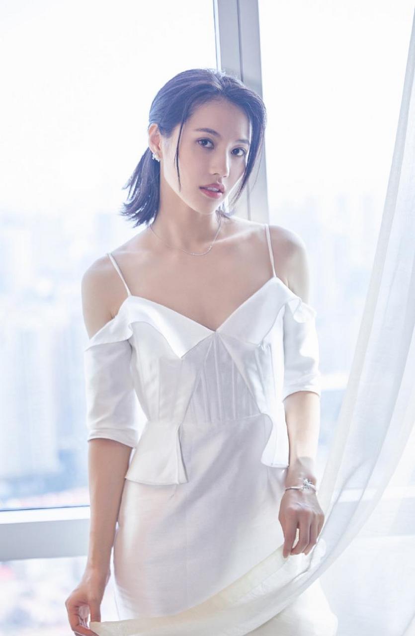 董琦:千娇百媚,秀丽端庄