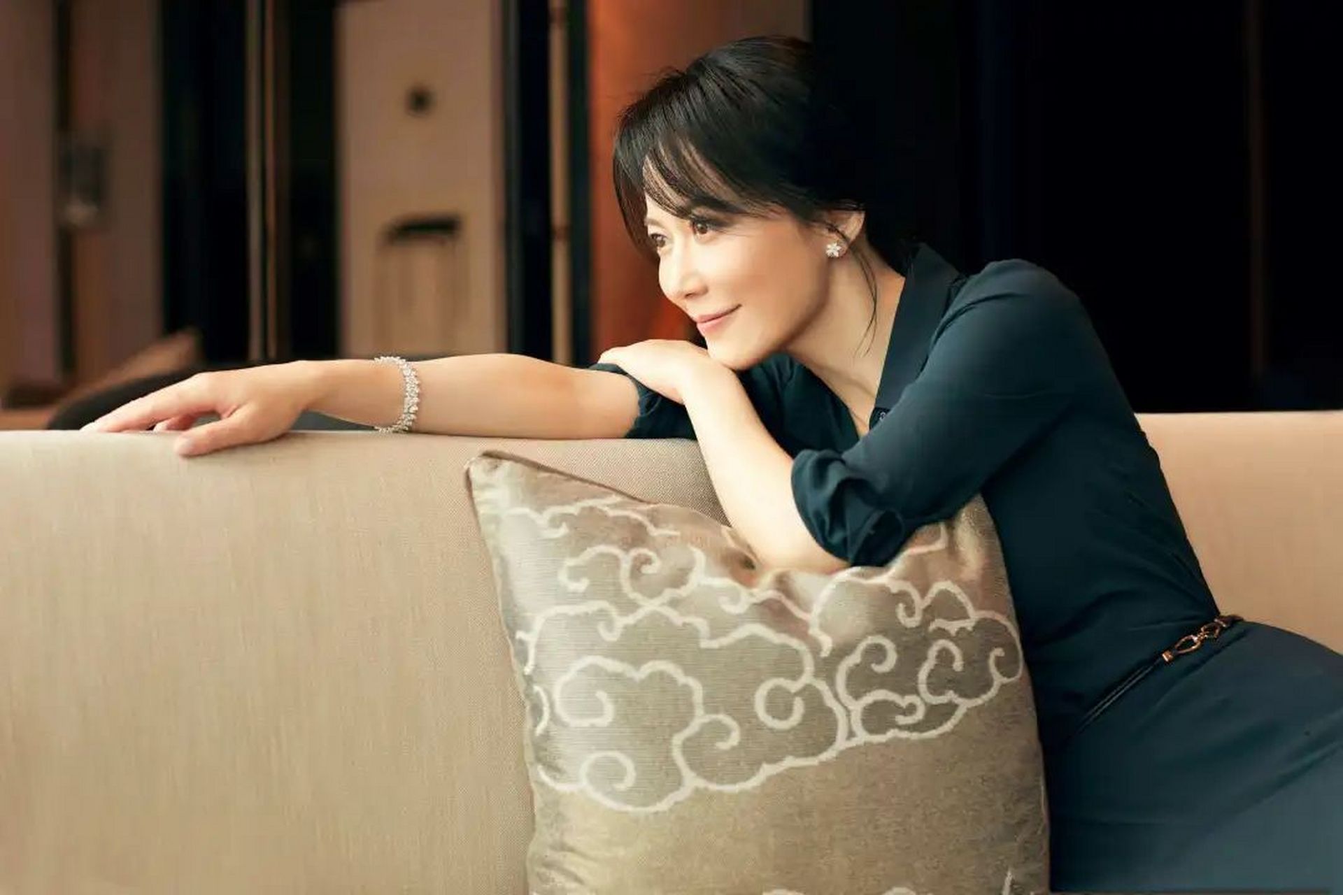 "越老越有韵味"的女明星之俞飞鸿  俞飞鸿,1971年出生于浙江杭州,毕业