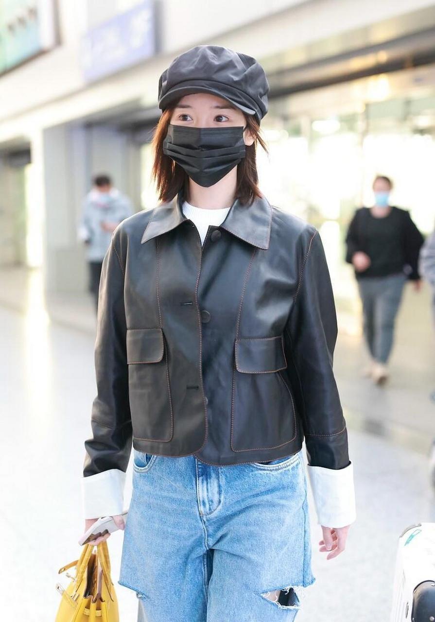 毛晓彤头戴贝雷帽现身灵气可爱阔腿裤彰显大长腿身材傲娇.