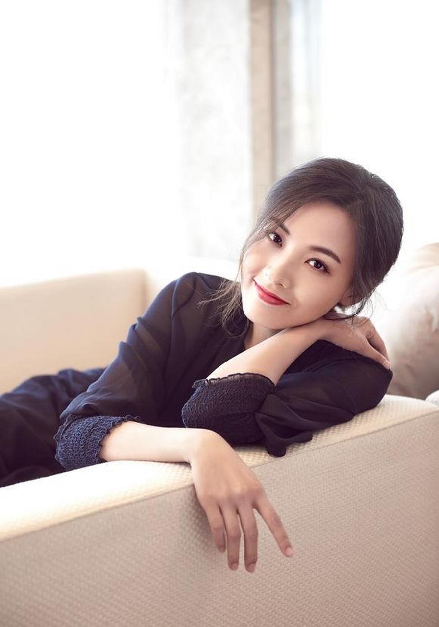 福建福州女演员郑罗茜,时尚优雅 福建福州女演员郑罗茜,时尚优雅 福建